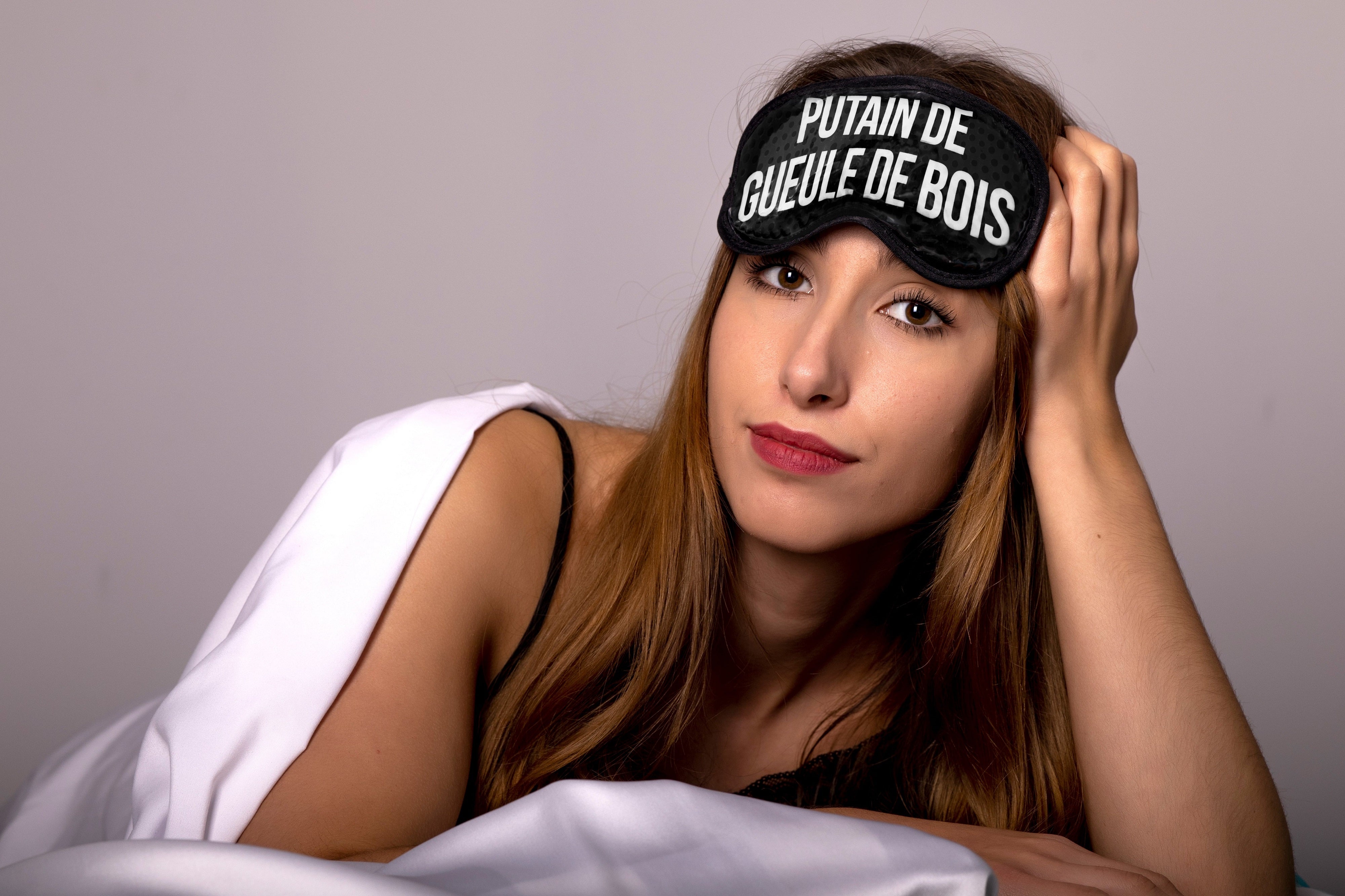 Antifaz de gel “Putain de geule de bois” negro