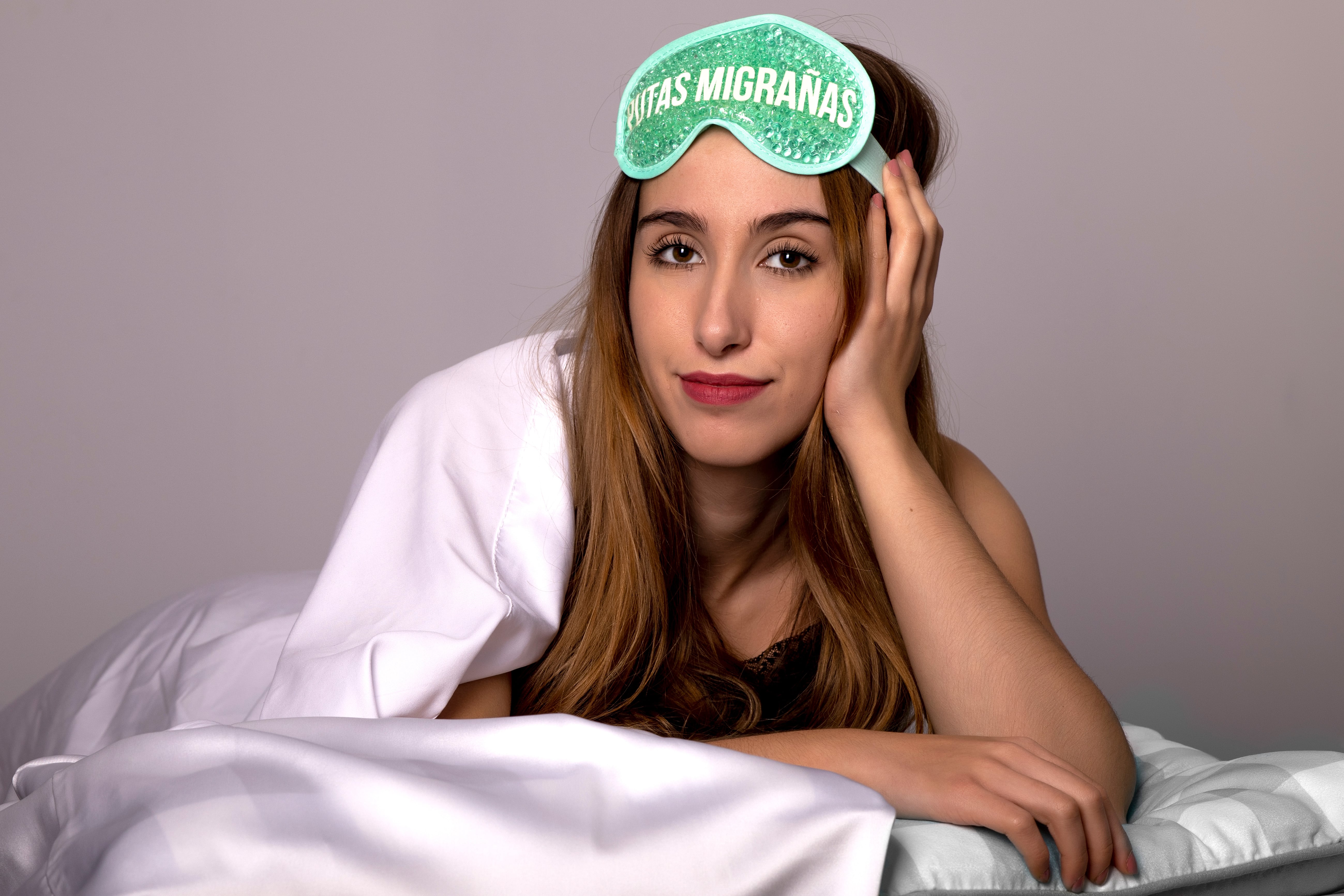 Antifaz de gel “Putas migrañas” verde menta