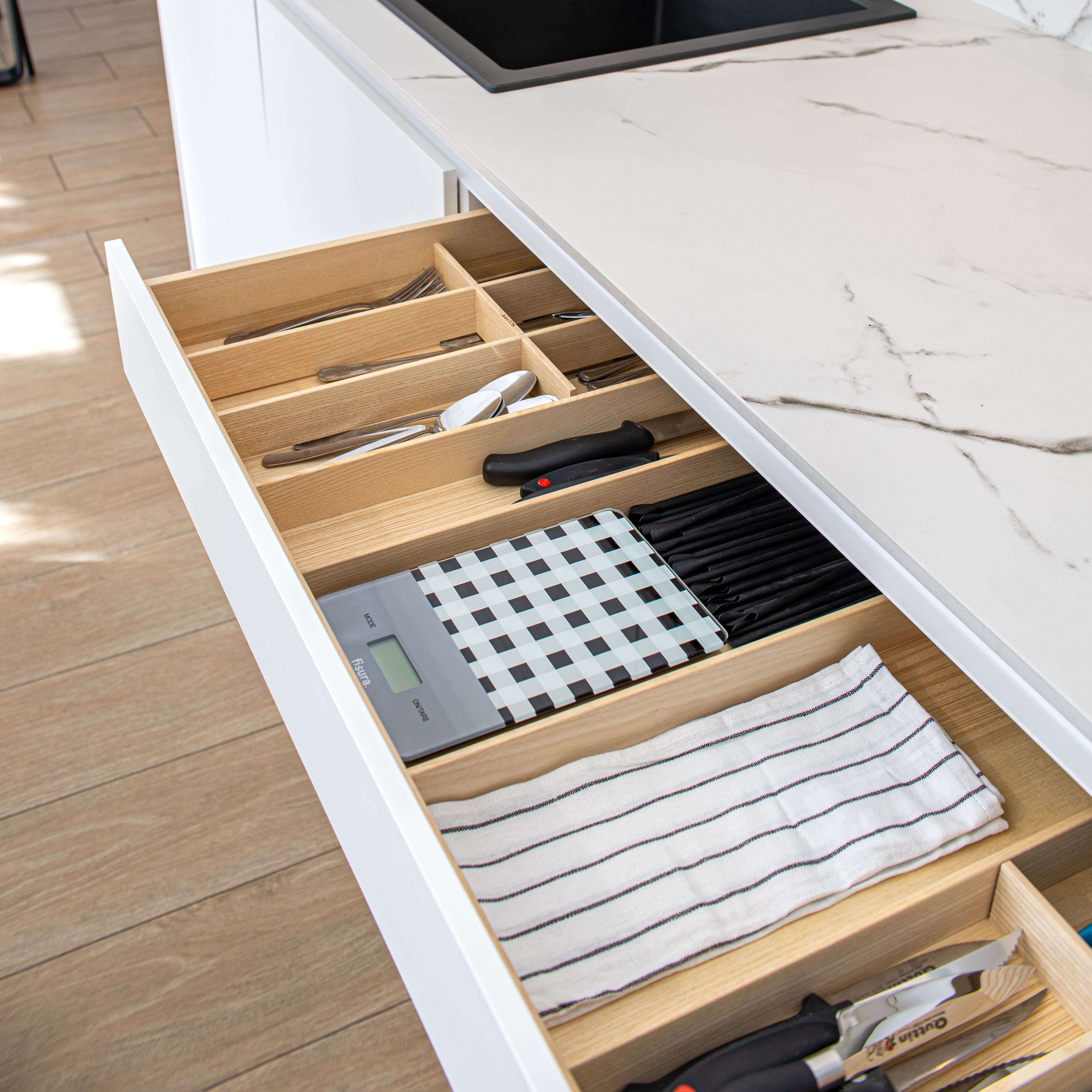 Báscula digital de cocina con estampado vichy negro