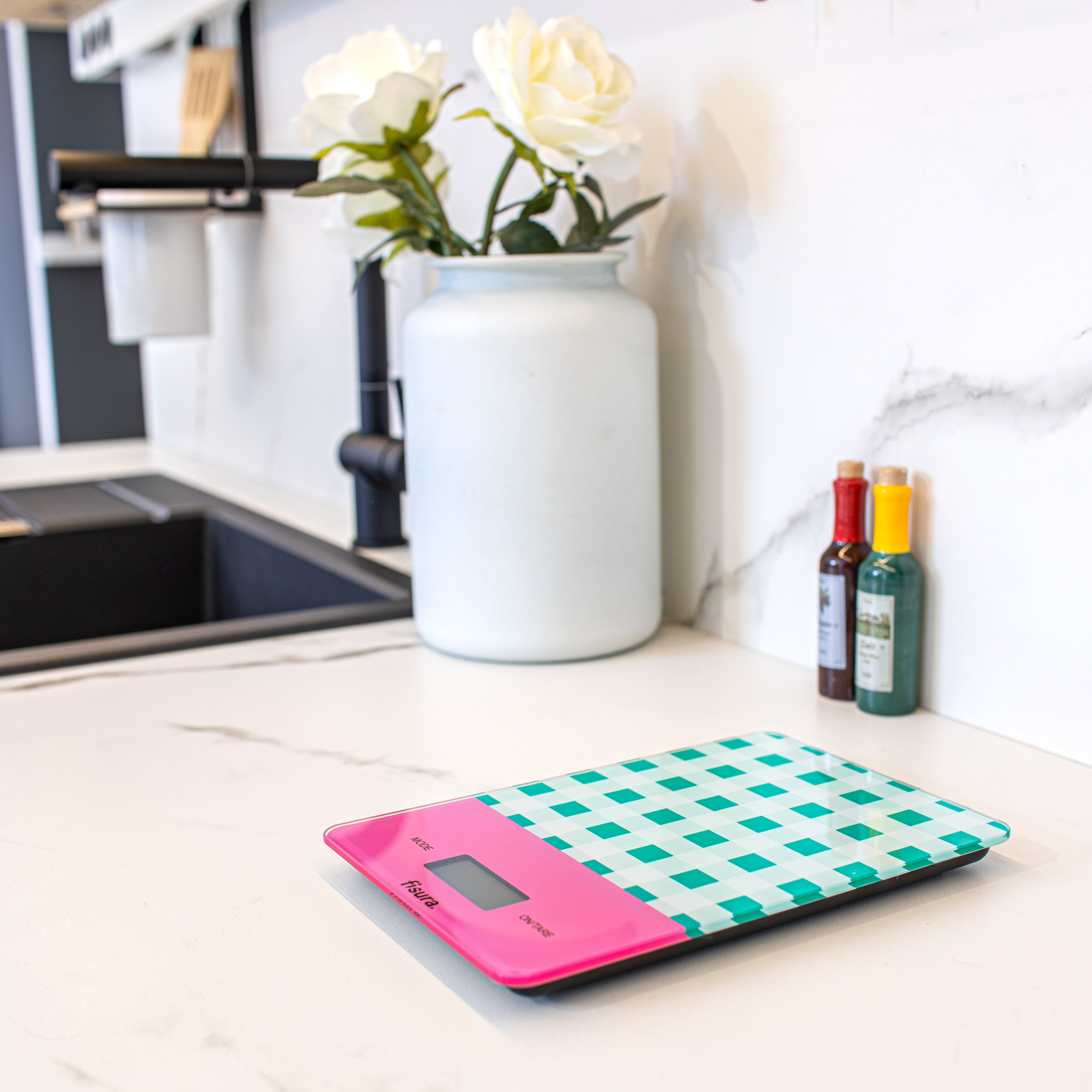 Báscula digital de cocina con estampado vichy verde