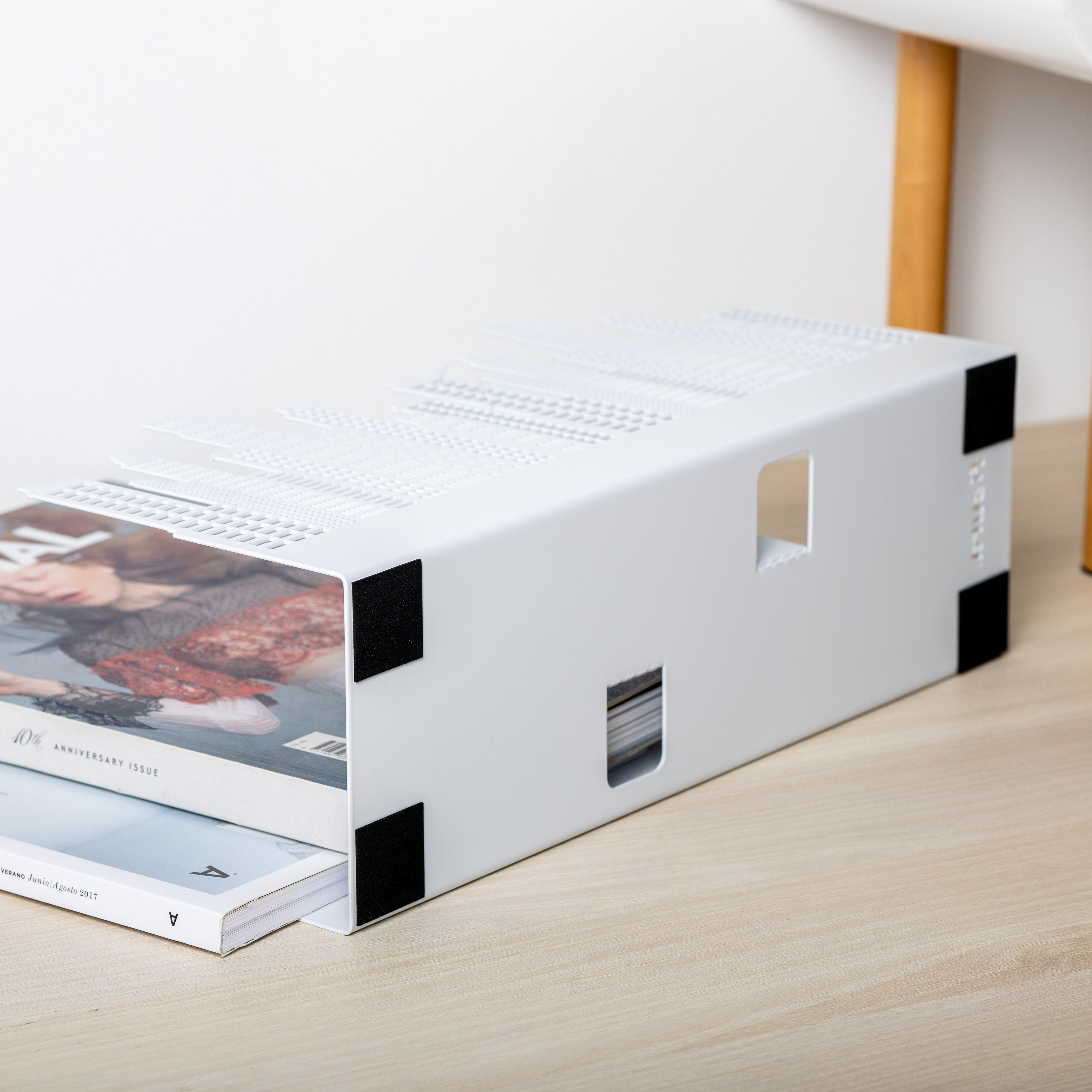 Revistero edificios blanco