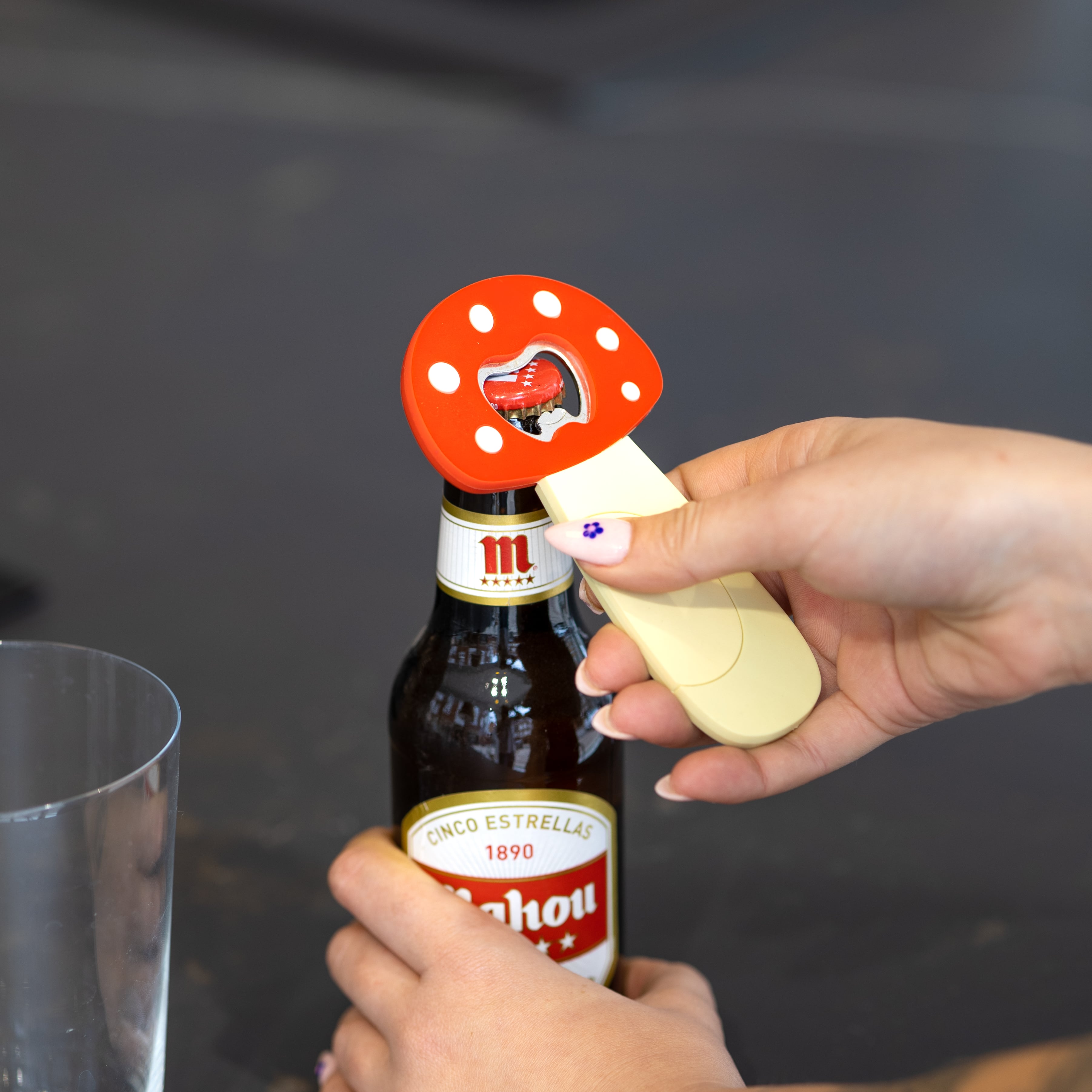 Abridor de botellas "seta"