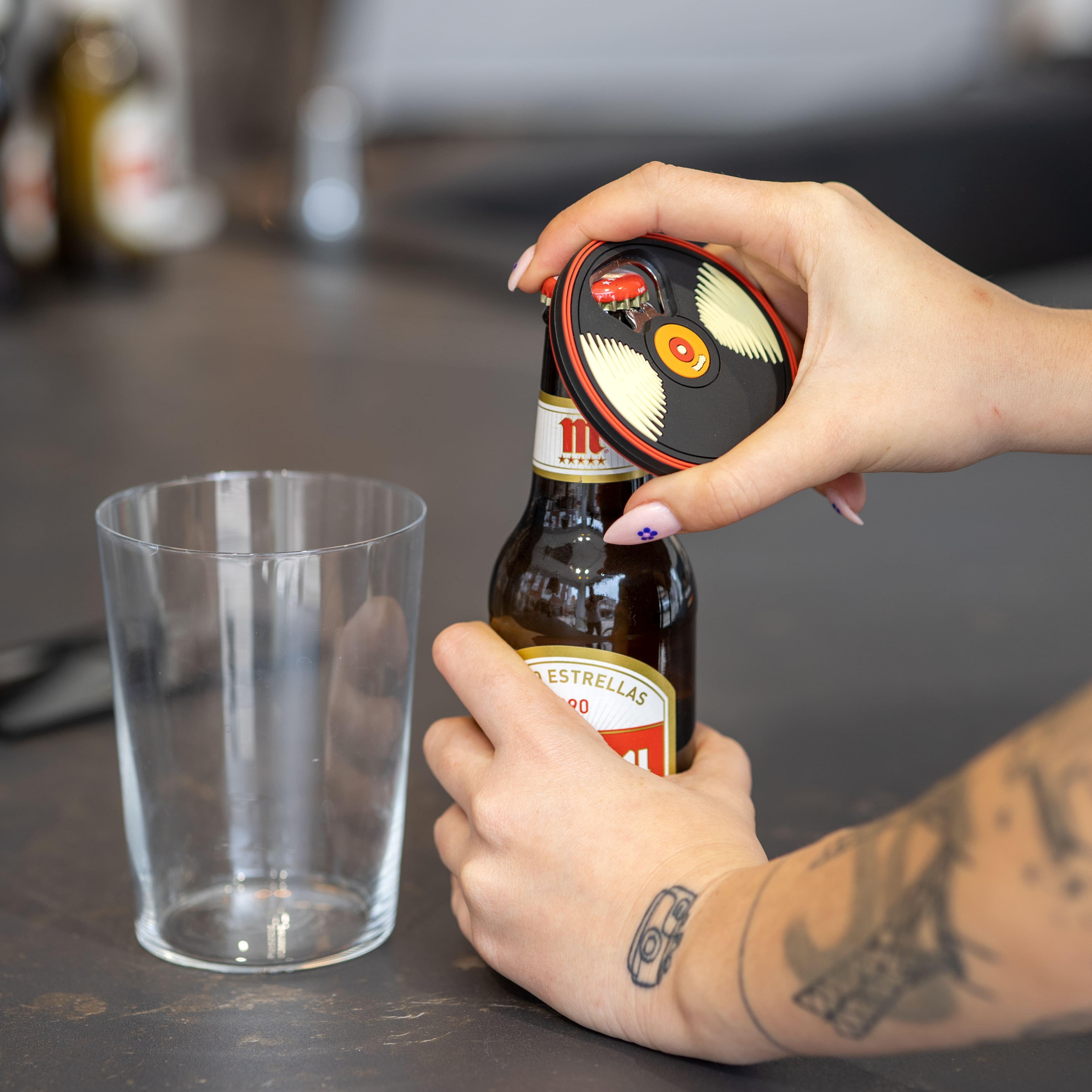 Abridor de botellas "vinilo"
