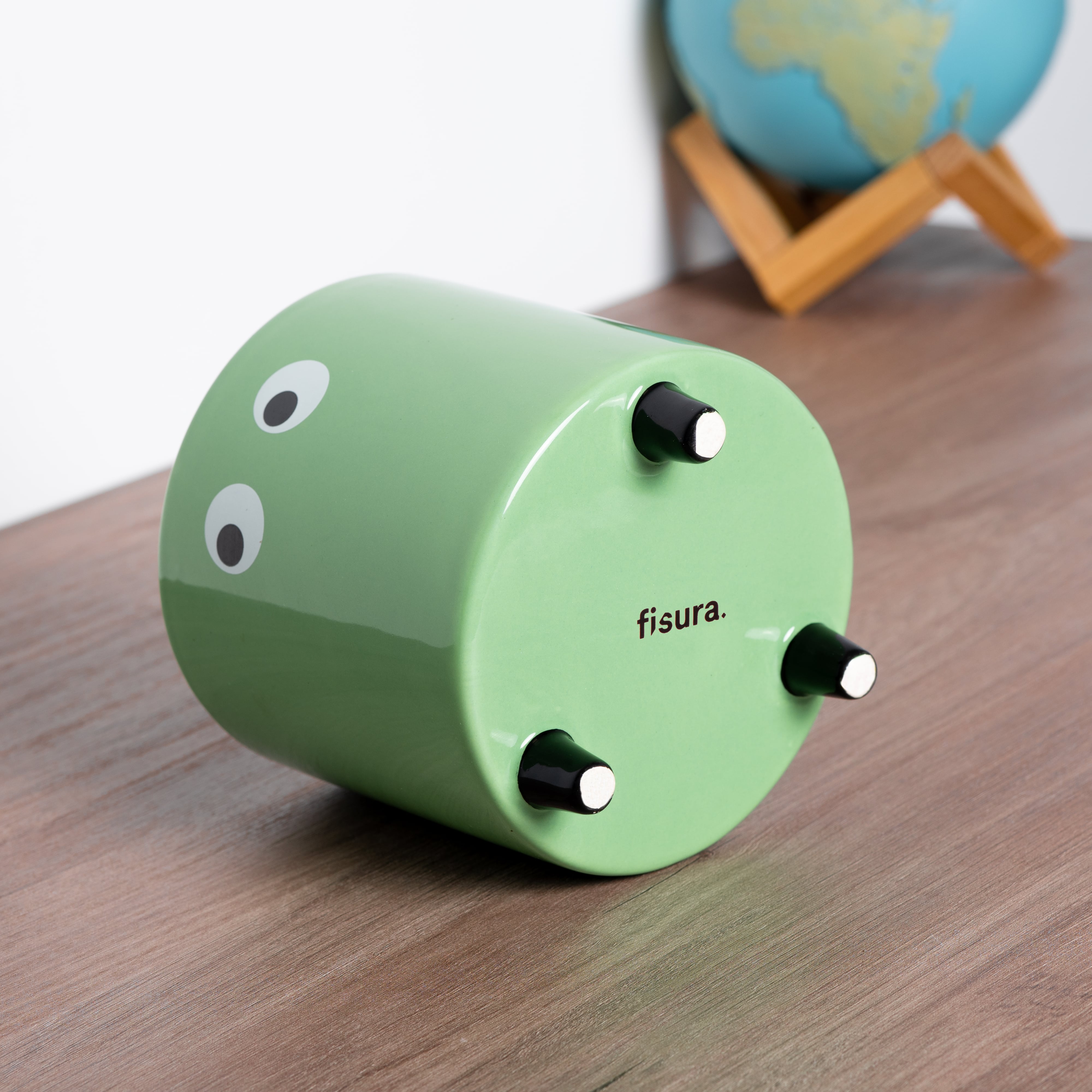 Macetero con ojos verde