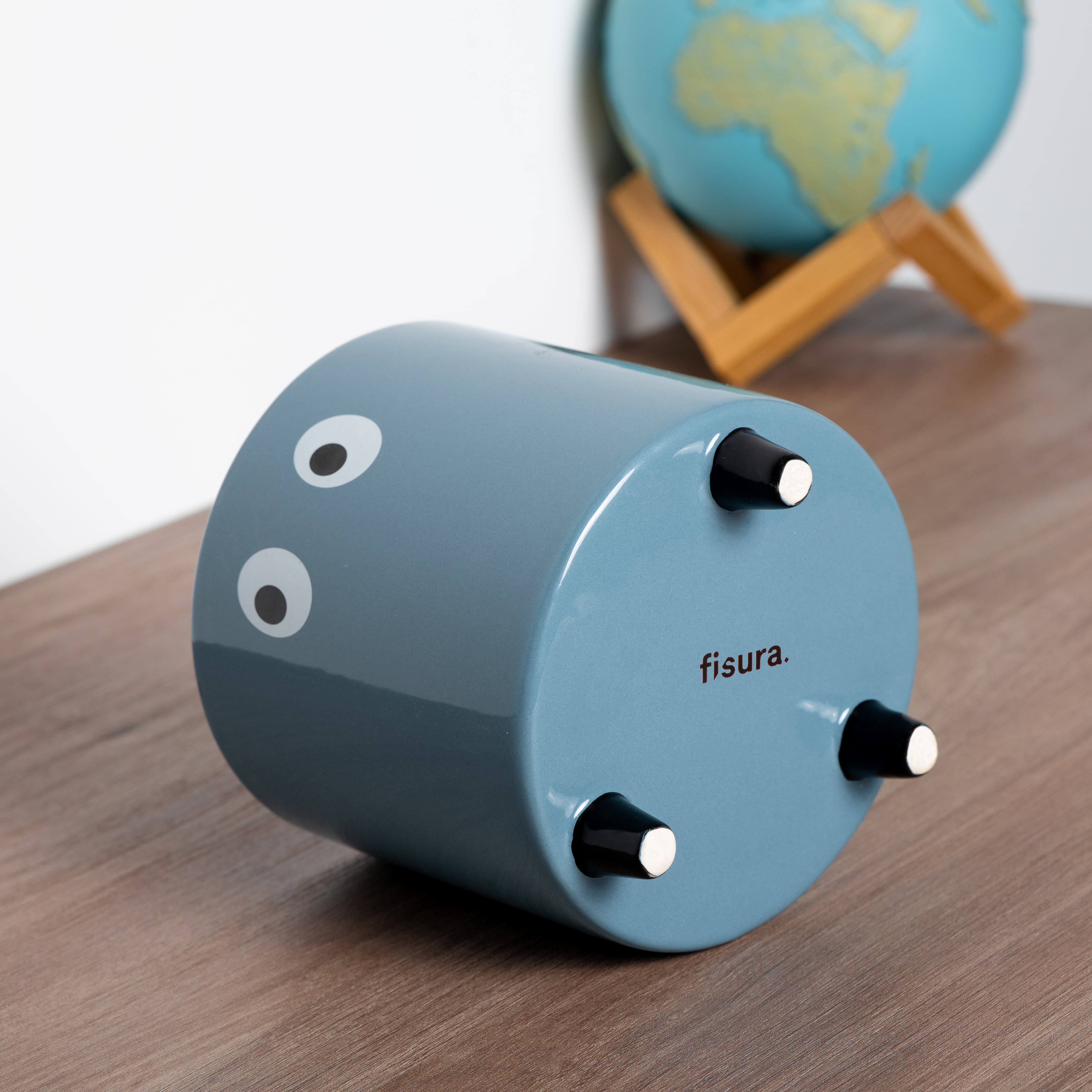 Macetero con ojos azul