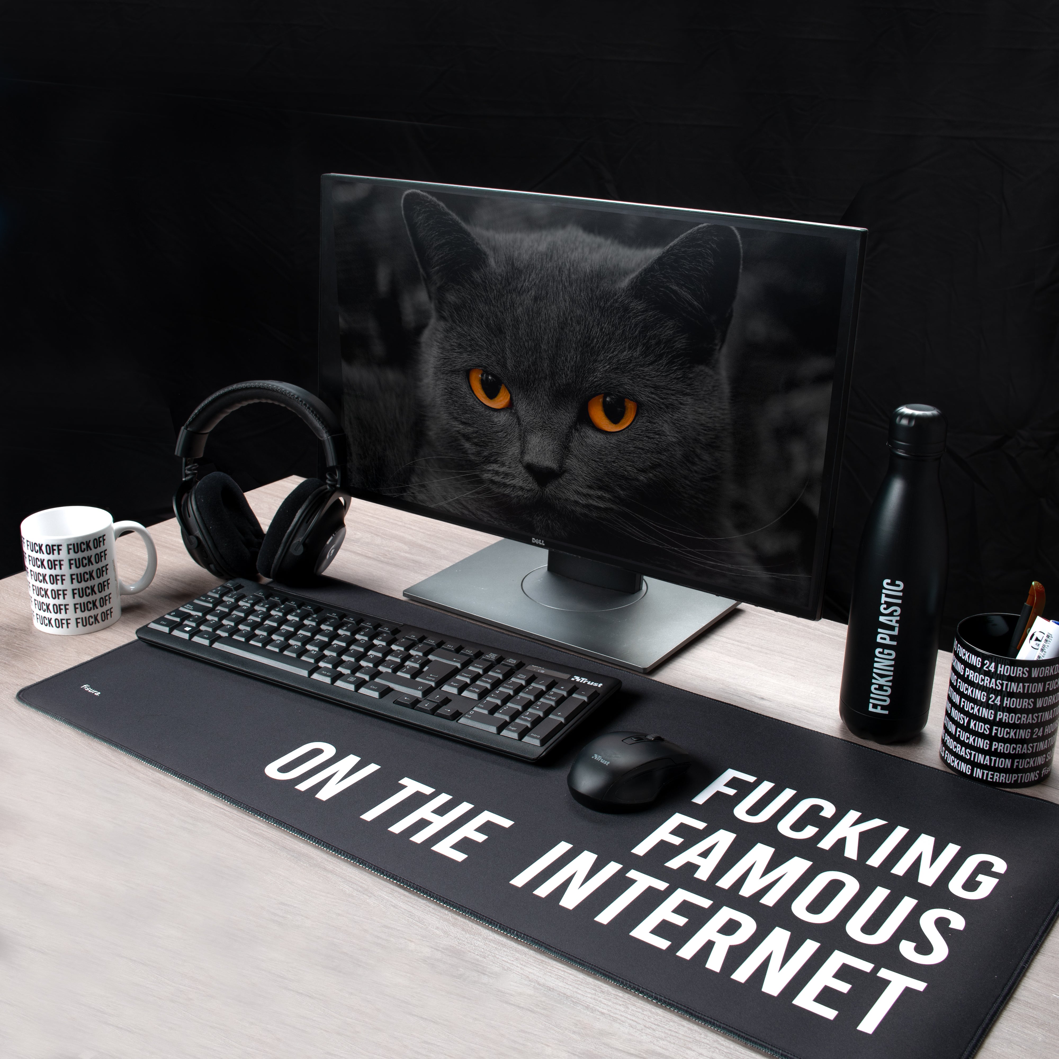 Alfombrilla ratón XXL “Fucking famous on the internet”