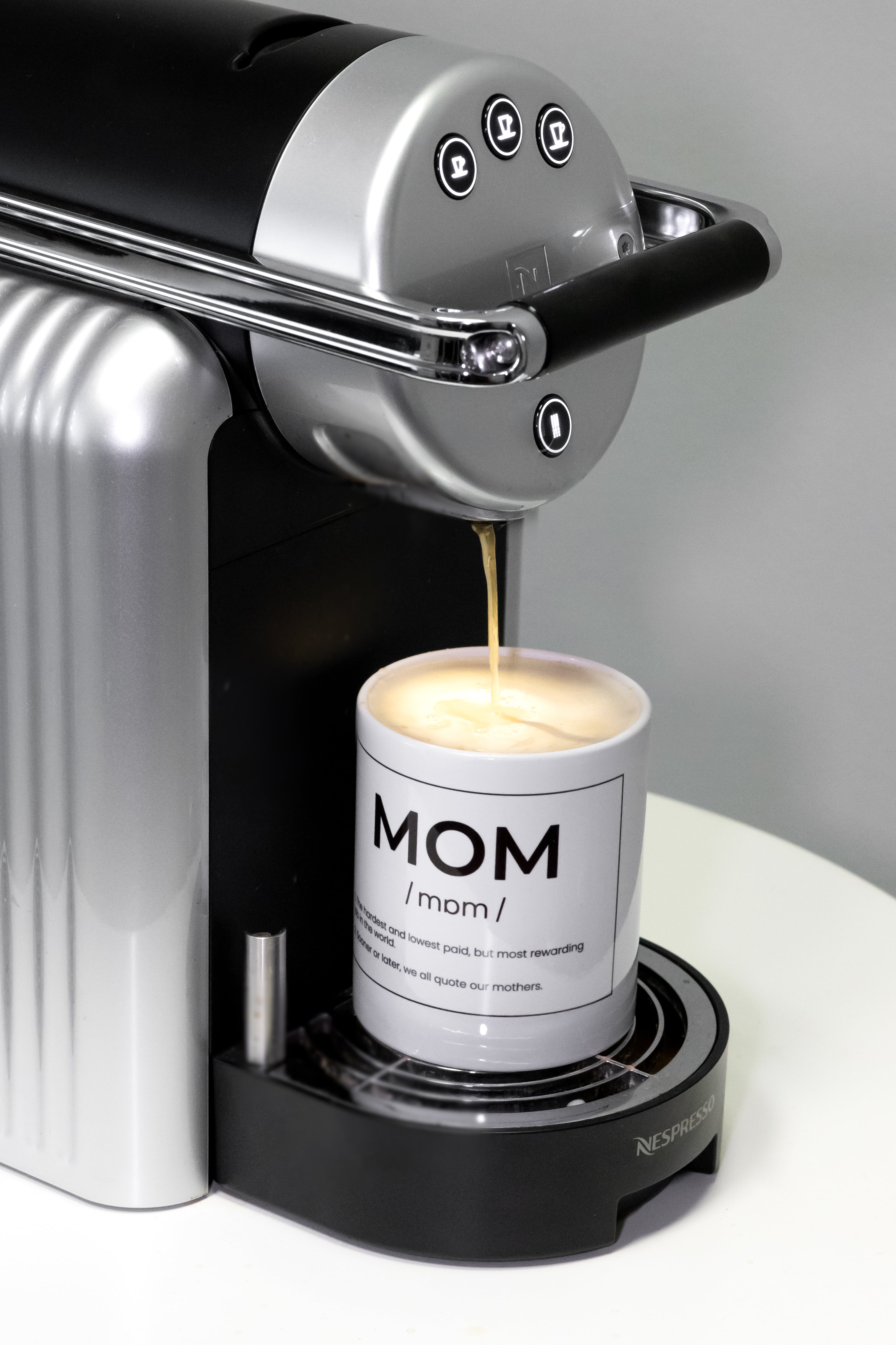 Taza “Mom” inglés