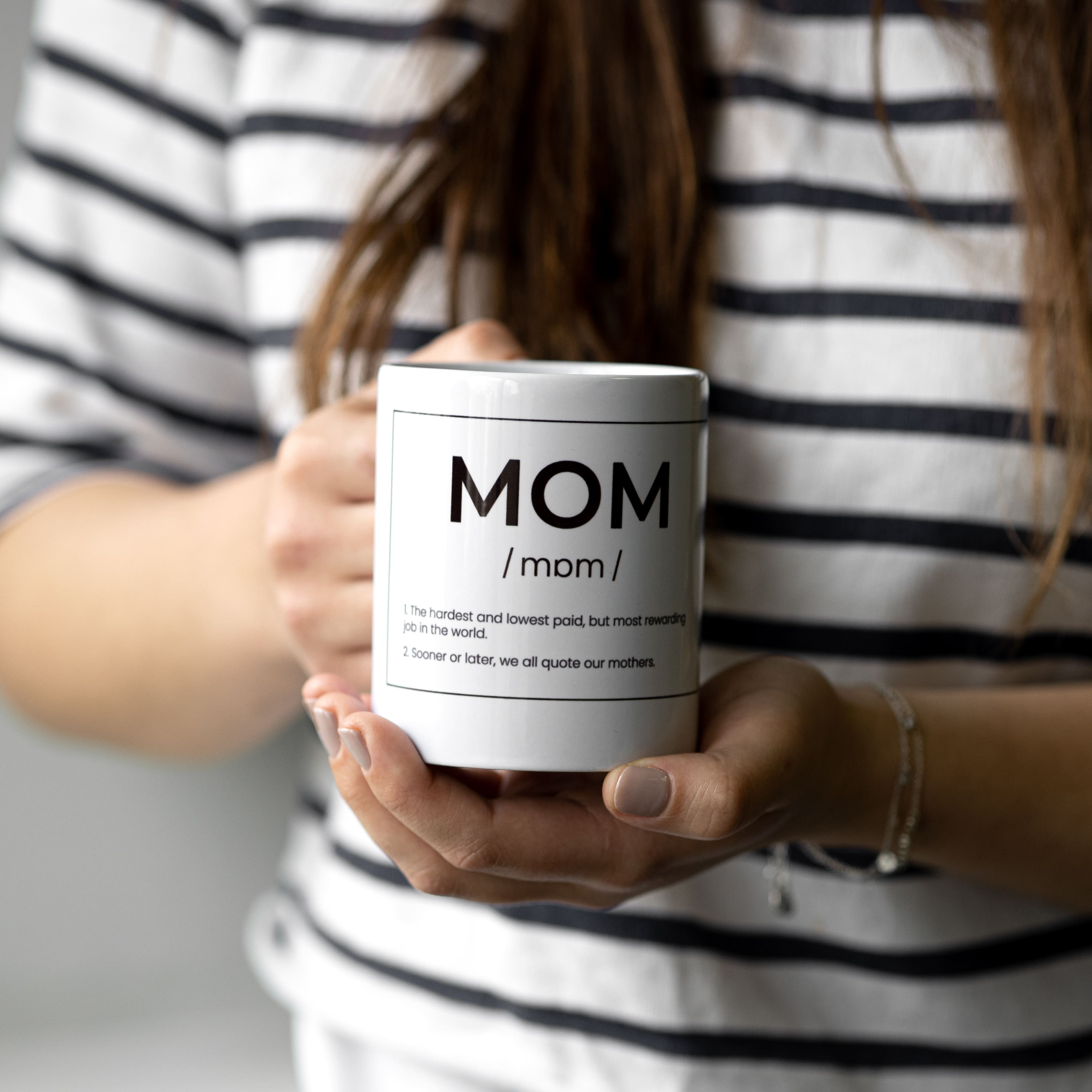 Taza “Mom” inglés