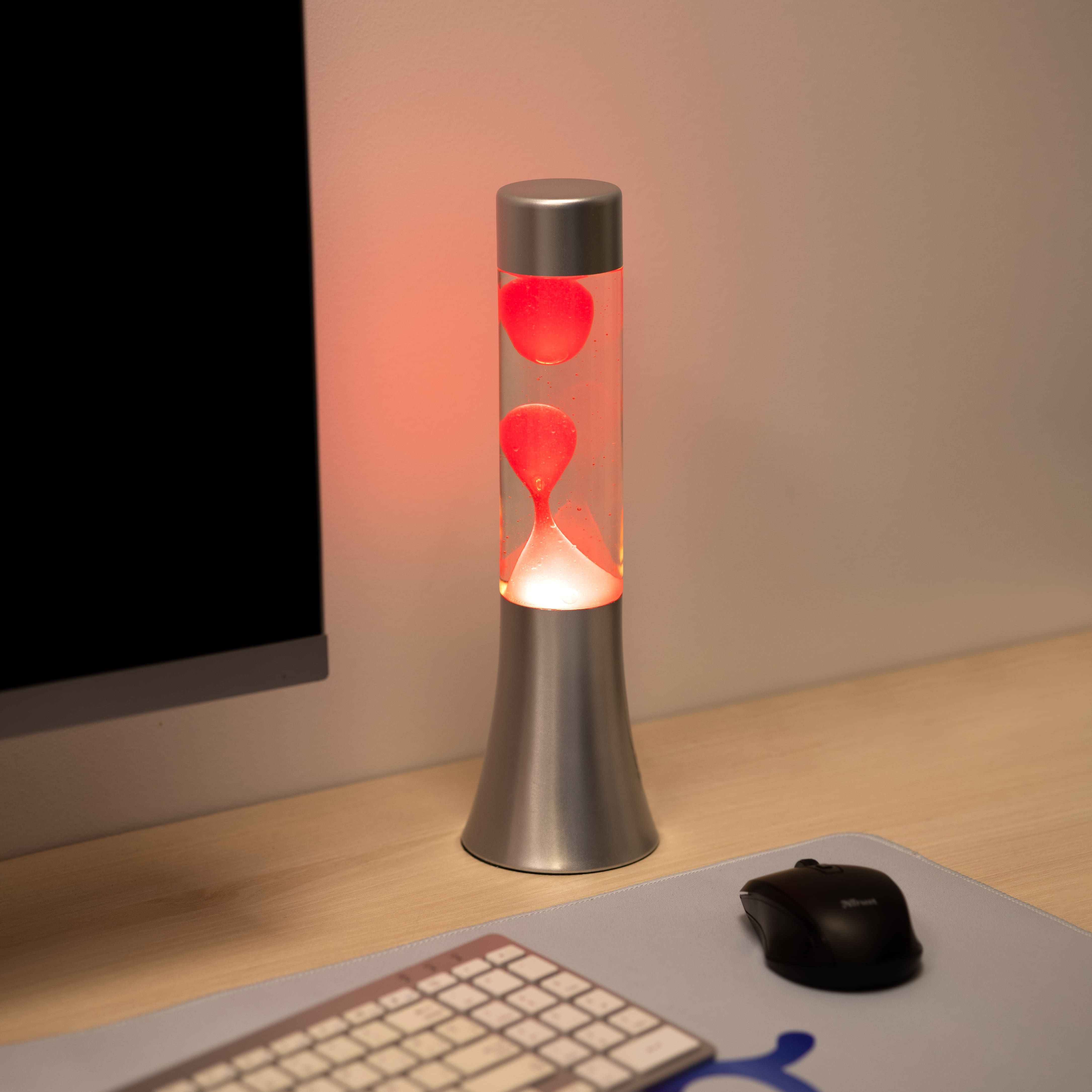 Lámpara de lava roja de 30 cm con base plateada y líquido transparente