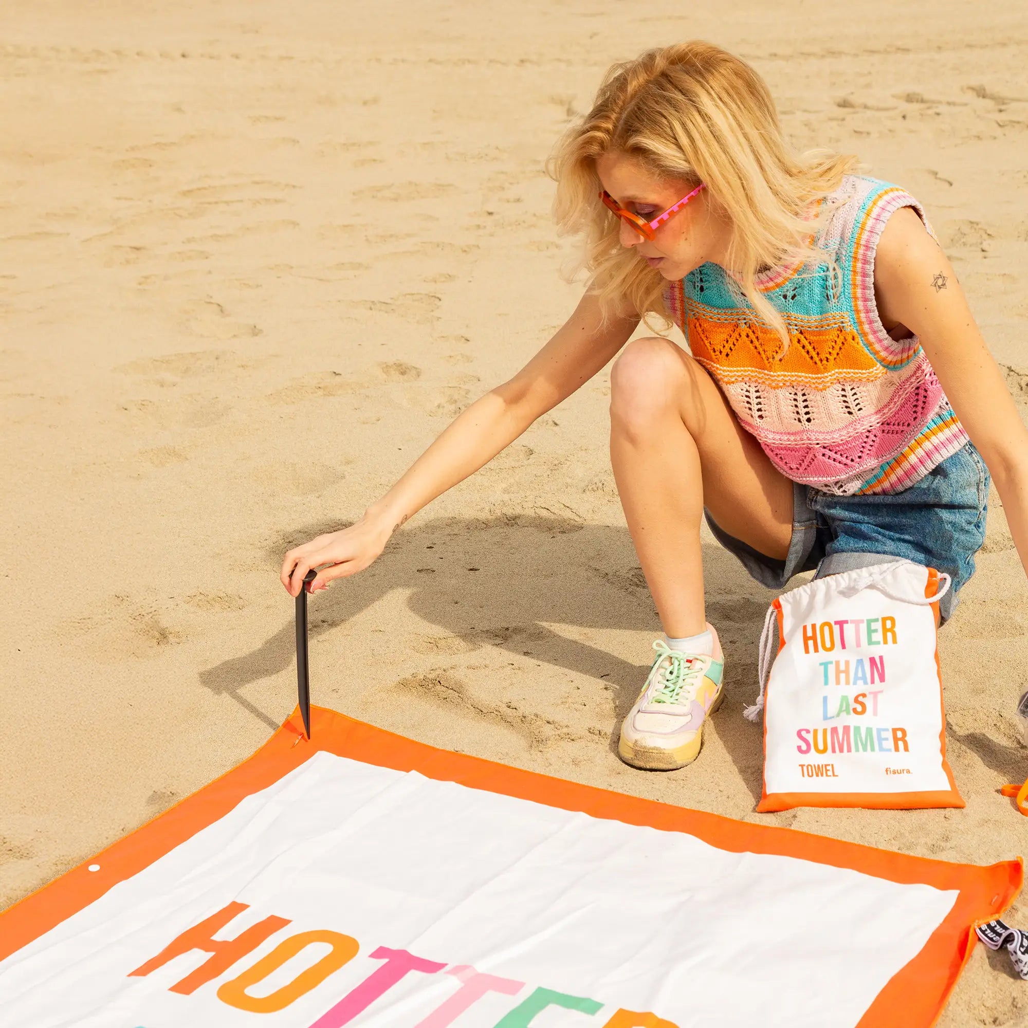 Toalla playa "hotter than last summer"