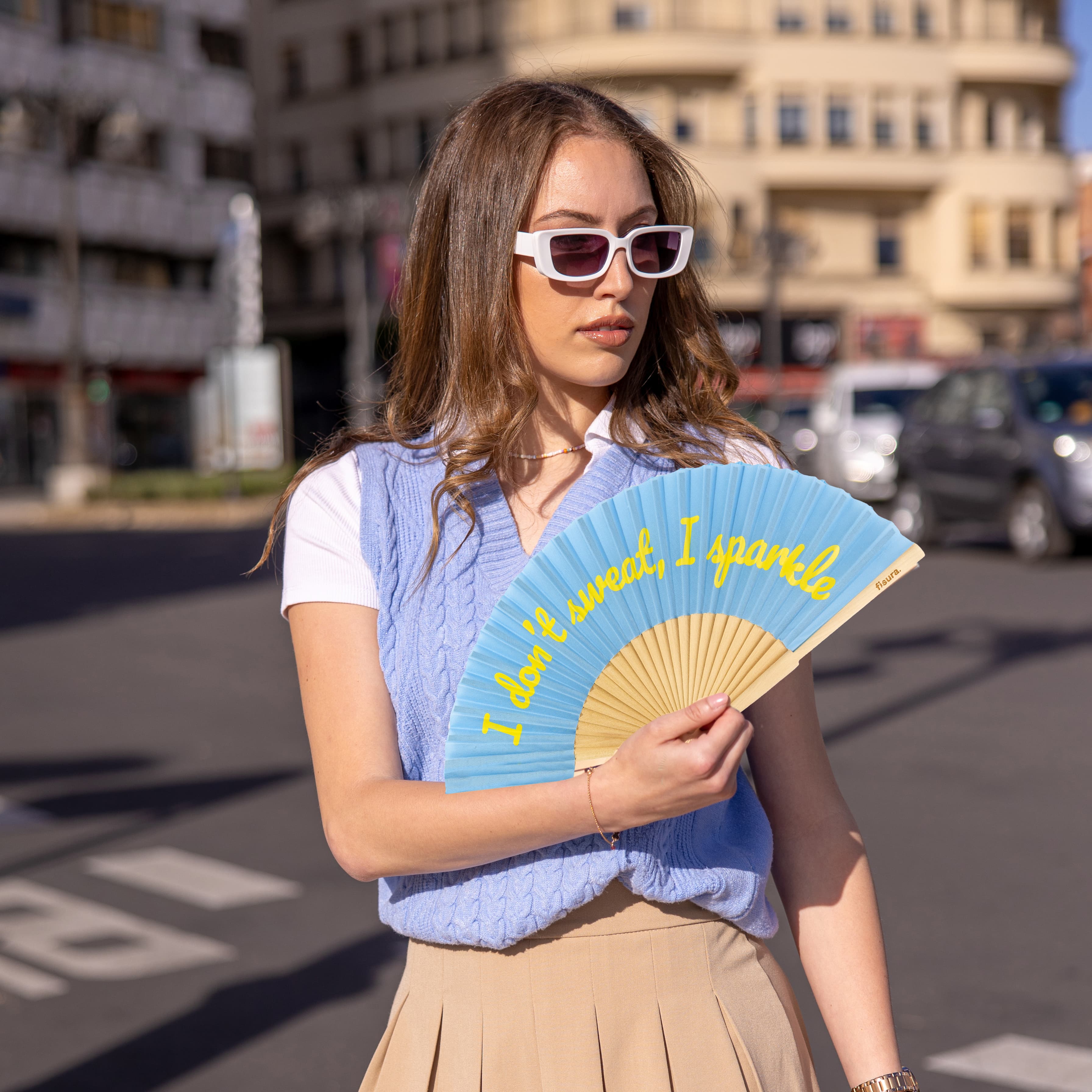 Abanico “I don't sweat, I sparkle” azul (brilla en la oscuridad)