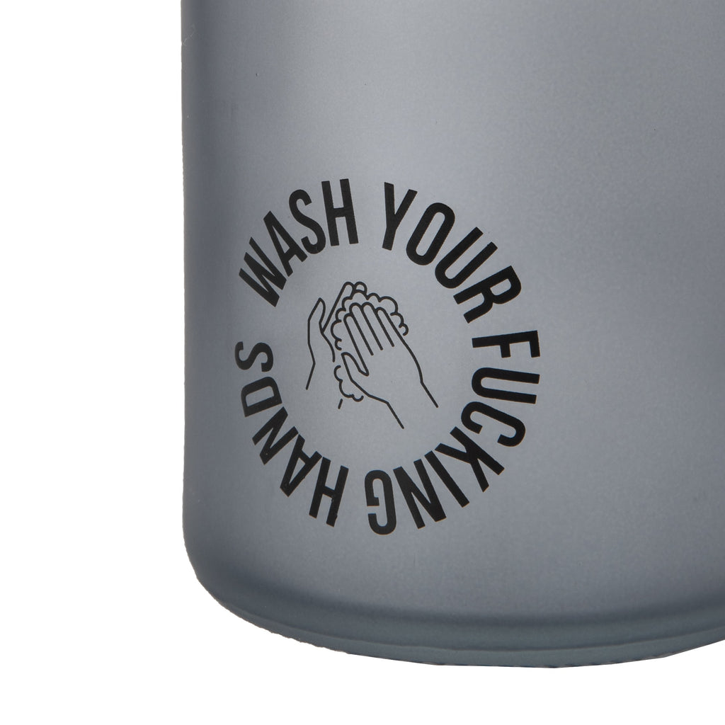 Dispensador de jabón “wash your fucking hands”