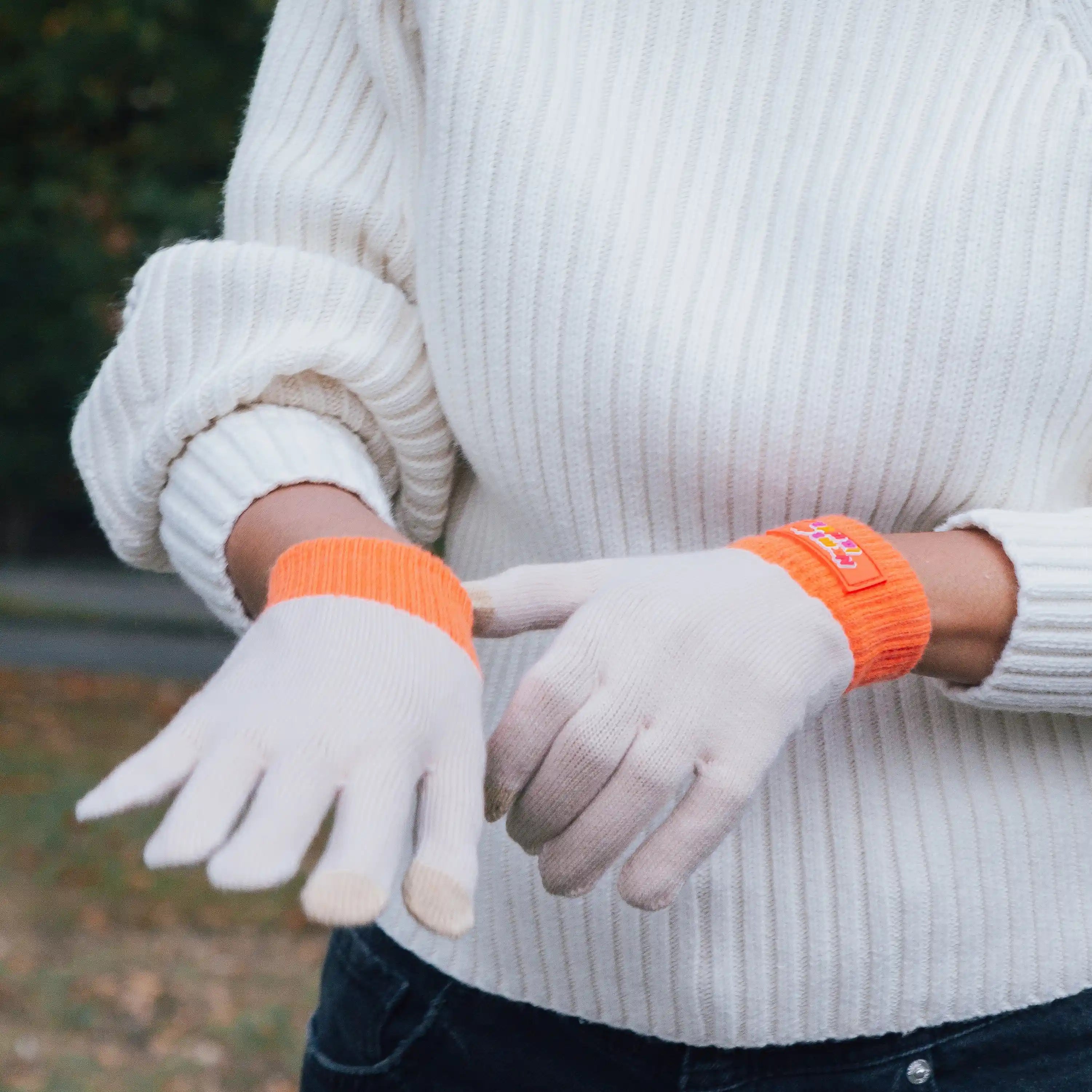 Guantes “No me da la vida” beige