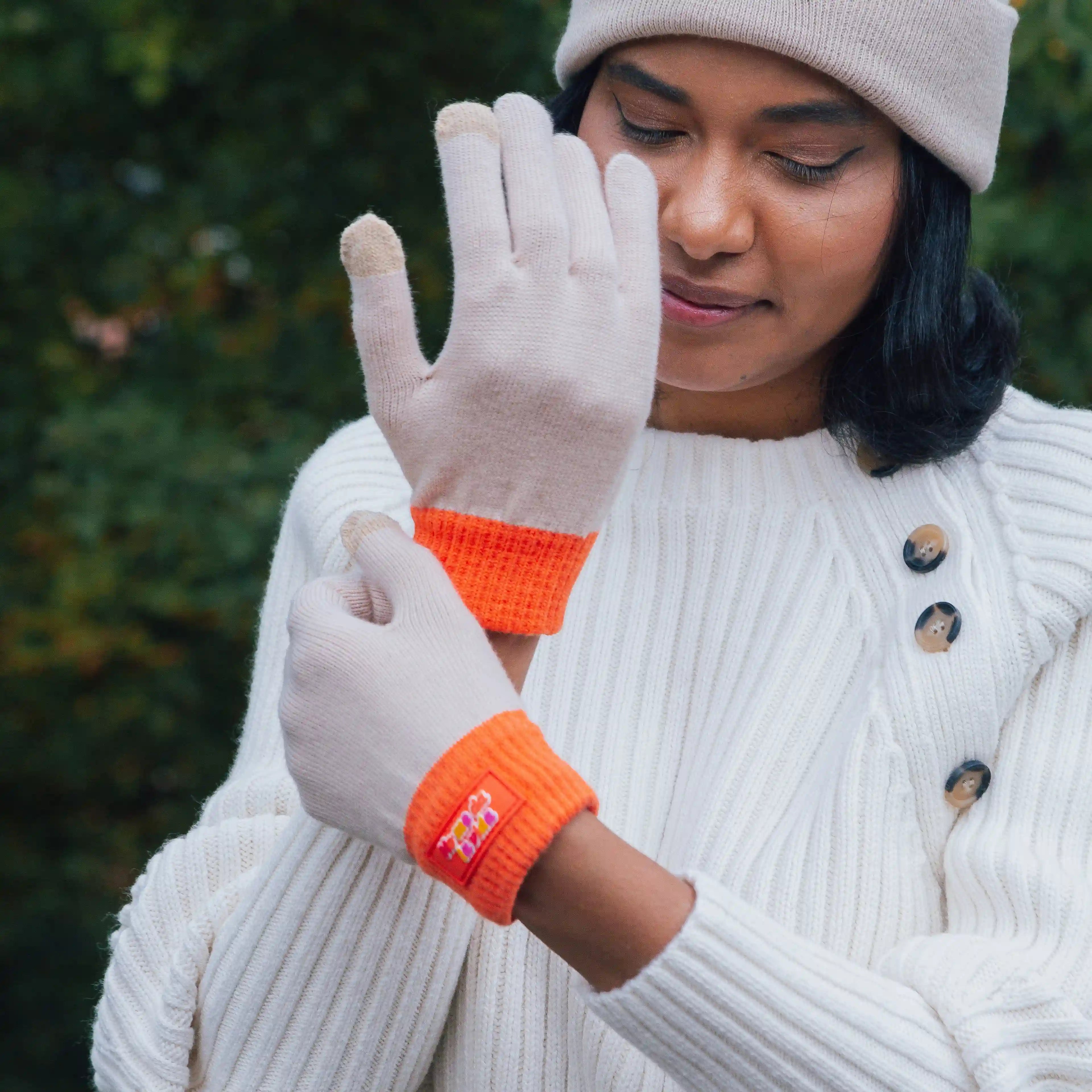 Guantes “No me da la vida” beige