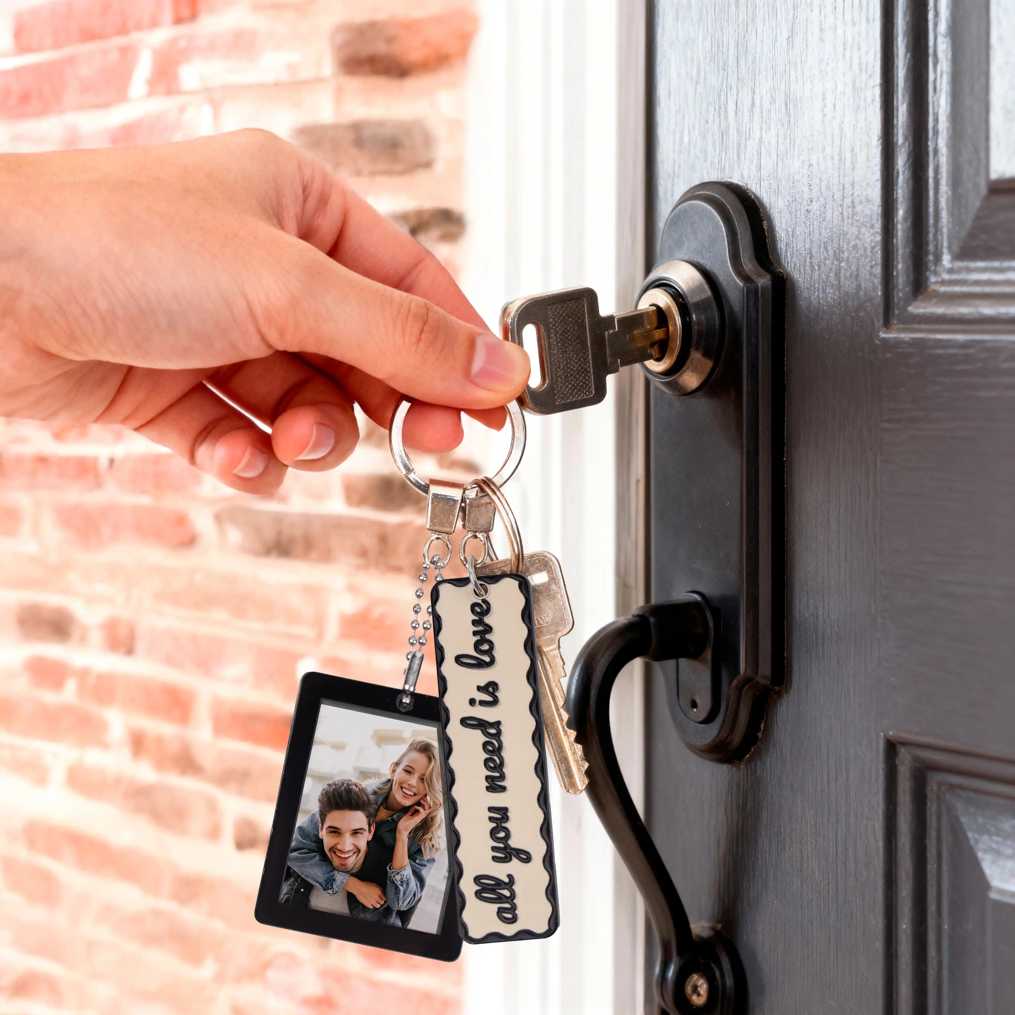 Llavero foto “All you need is love”