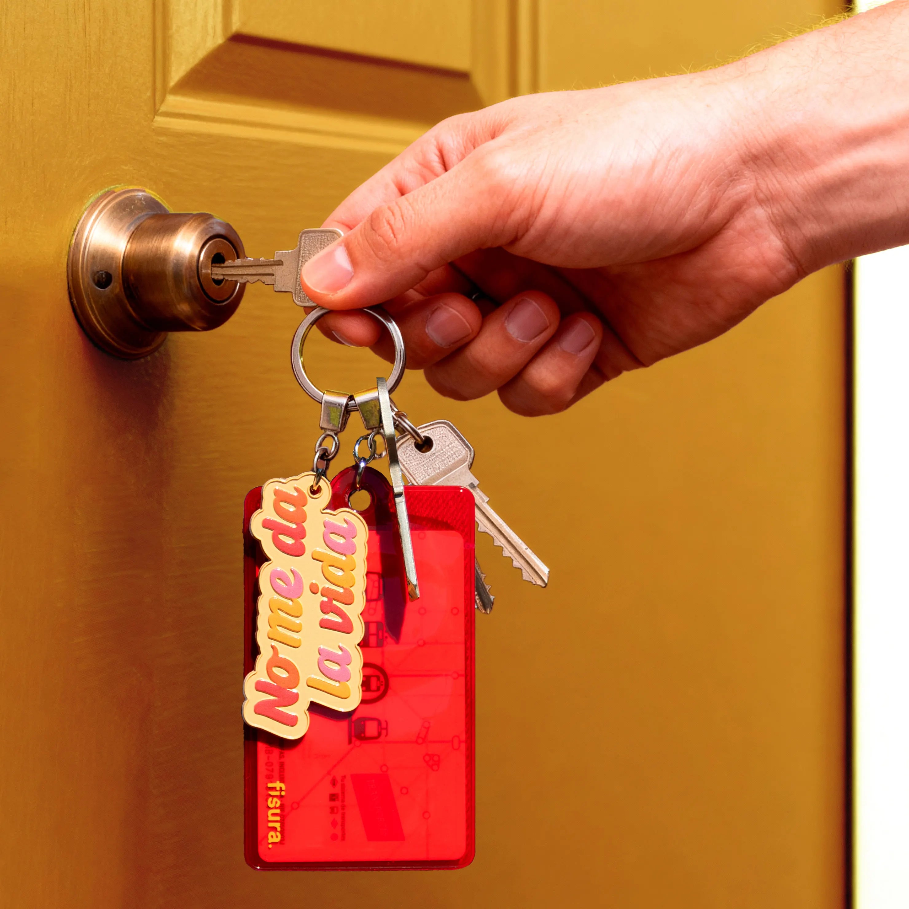 Llavero pasaporte “No me da la vida”