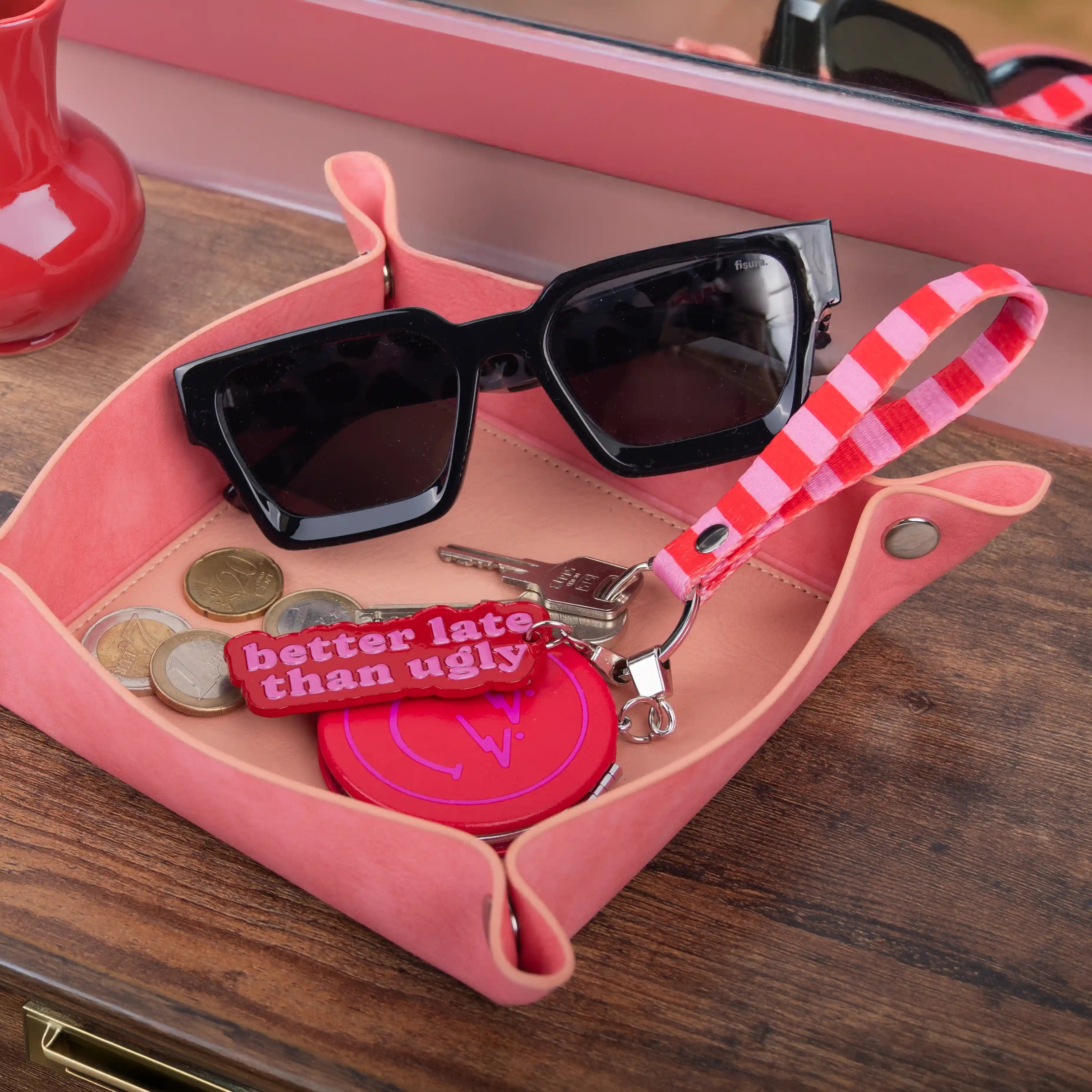 Llavero espejo “Better late than ugly”