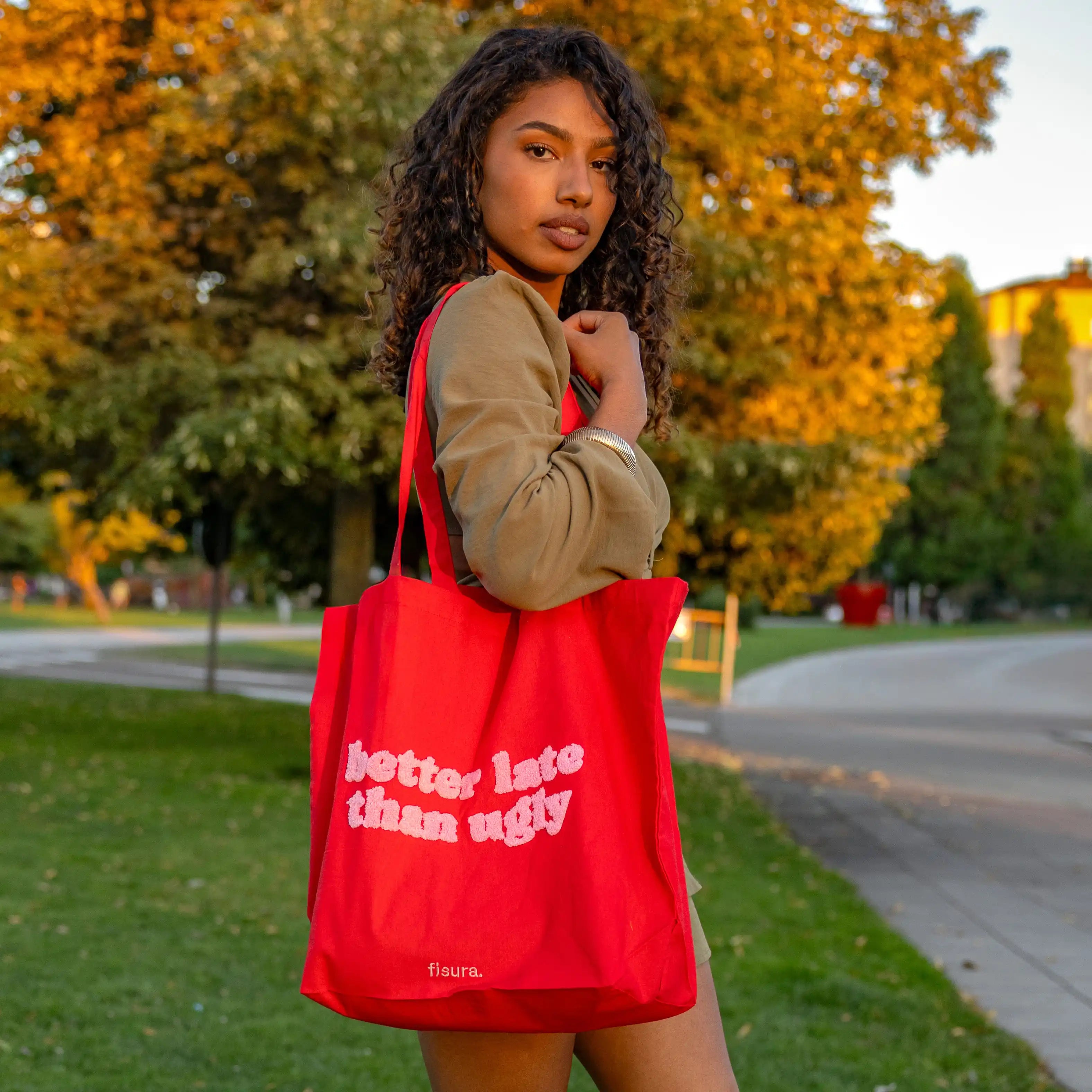 Tote bag borreguillo “Better late than ugly”