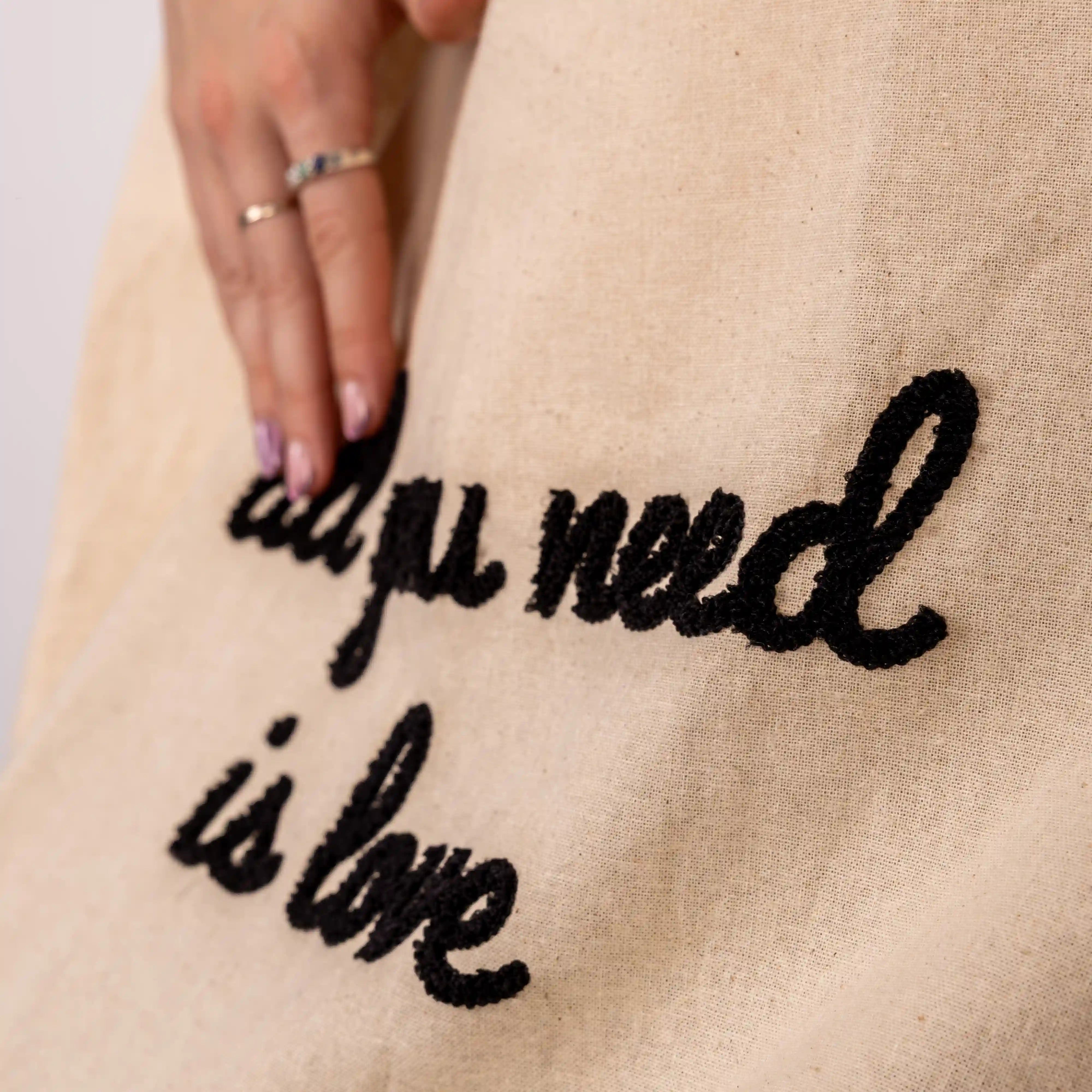 Tote bag borreguillo “All you need is love”