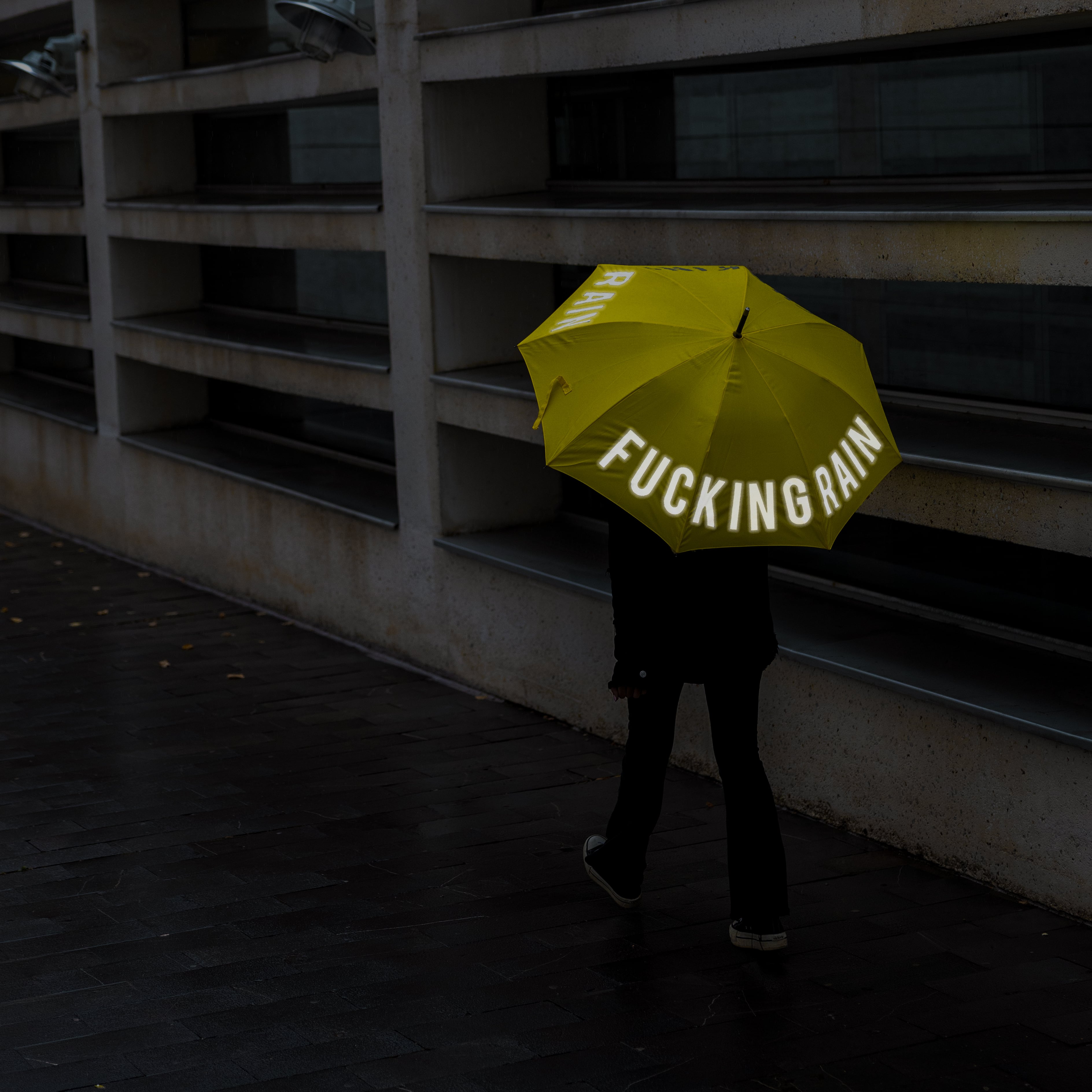 Paraguas "Fucking Rain" amarillo reflectante