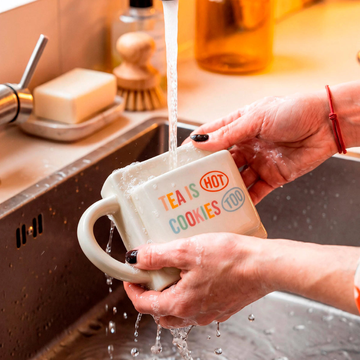 Taza bolsillo "Tea is hot cookies too"