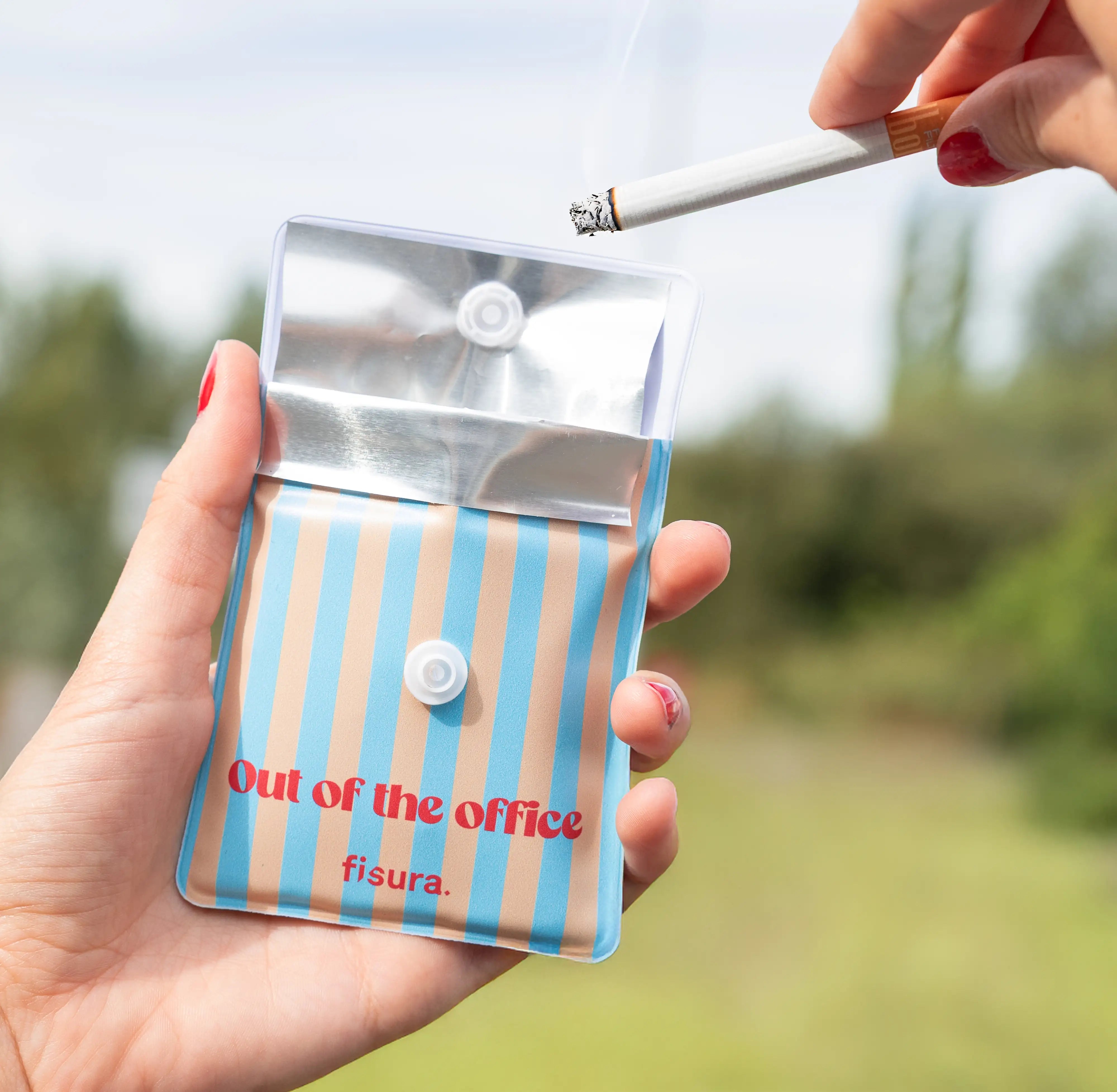 Cenicero portátil “Out of the office”