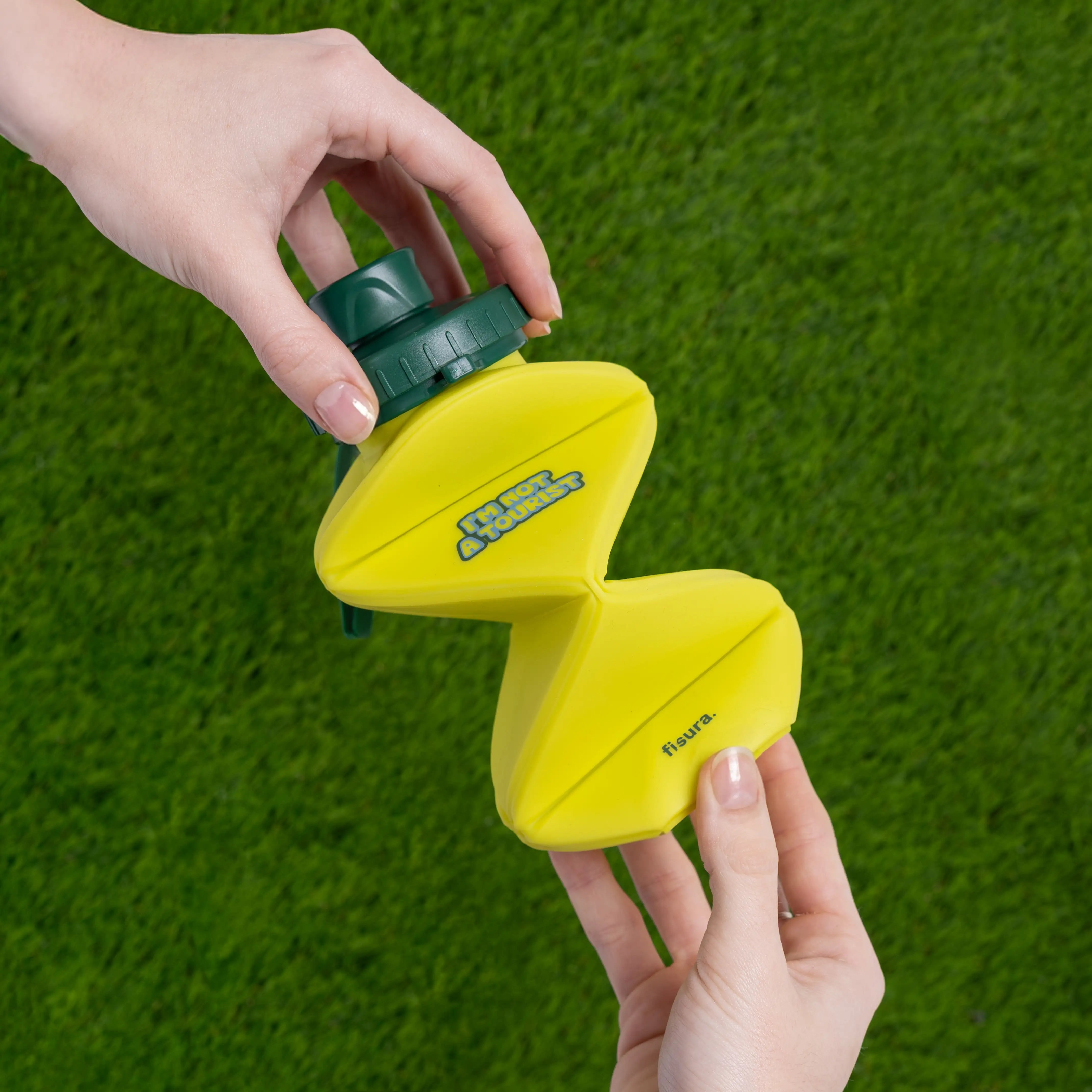 Botella plegable "I'm not a tourist"