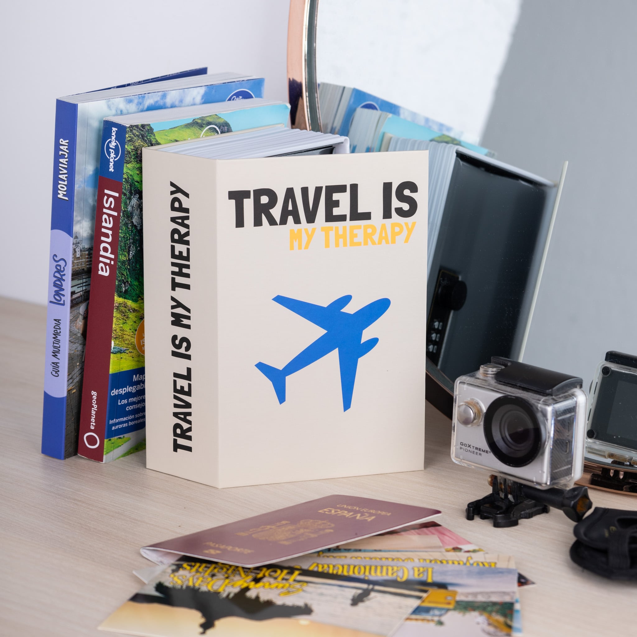 Caja fuerte libro “Travel is my therapy”