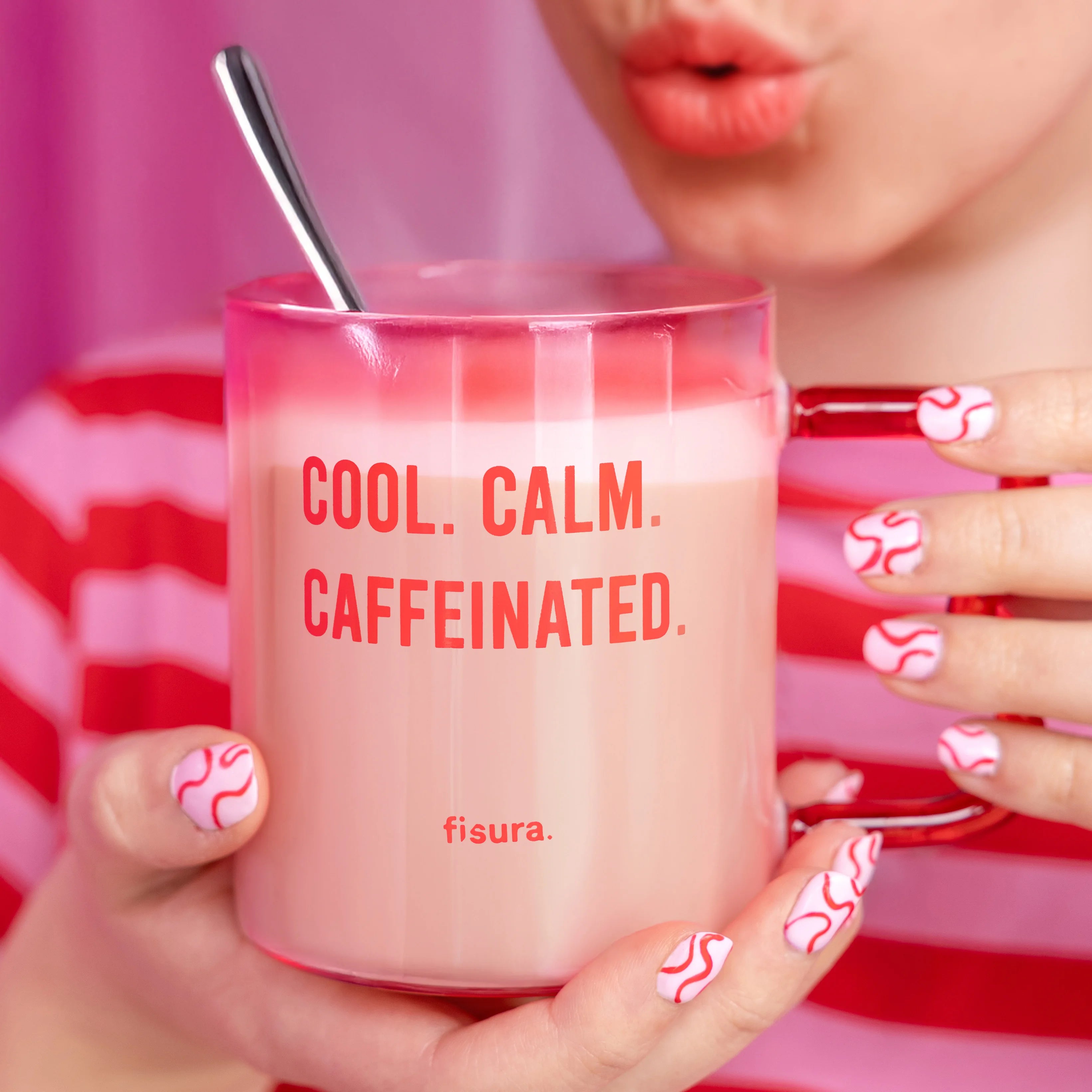 Tazza in vetro "Cool, calm, caffeinated"