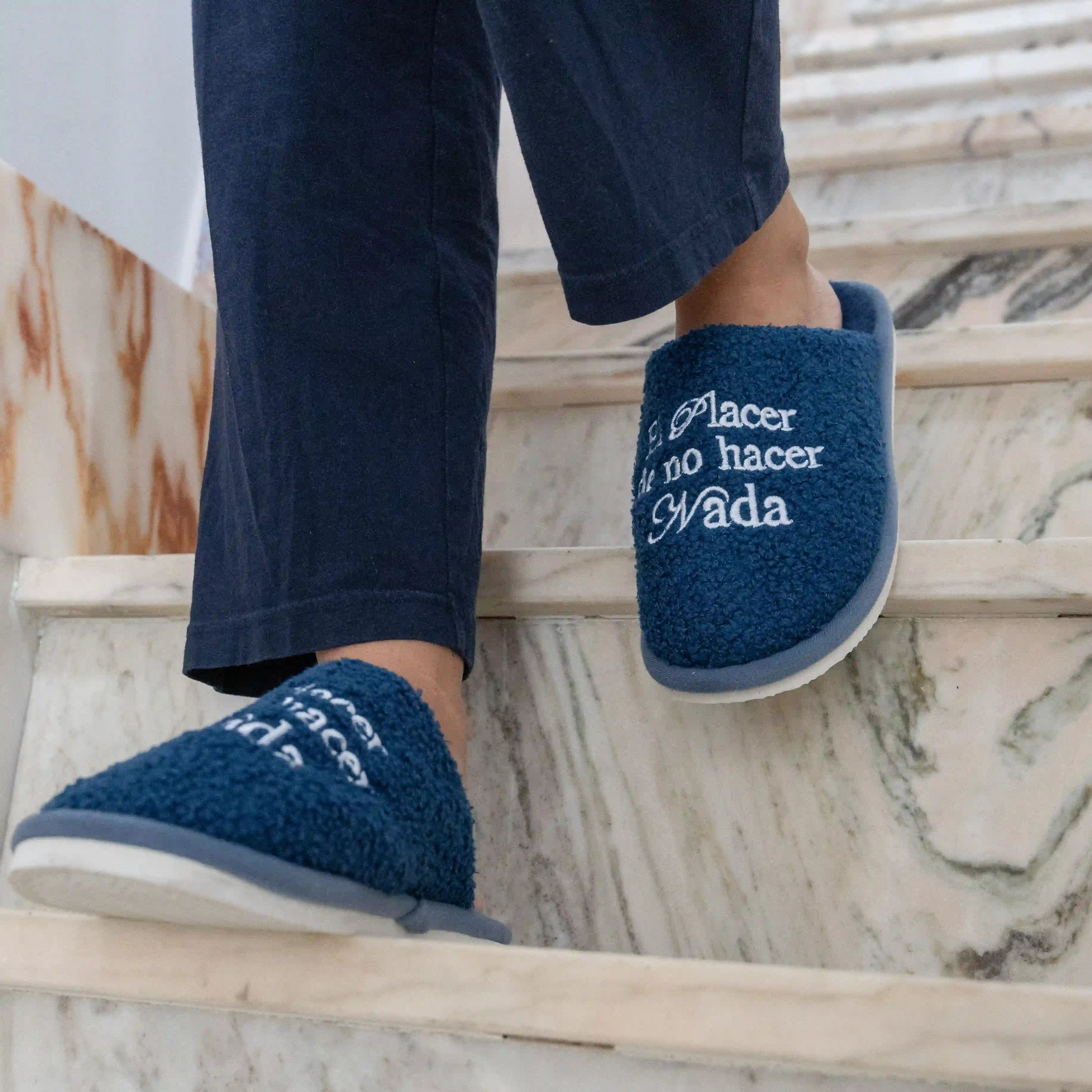 Zapatillas “El placer de no hacer nada” azul