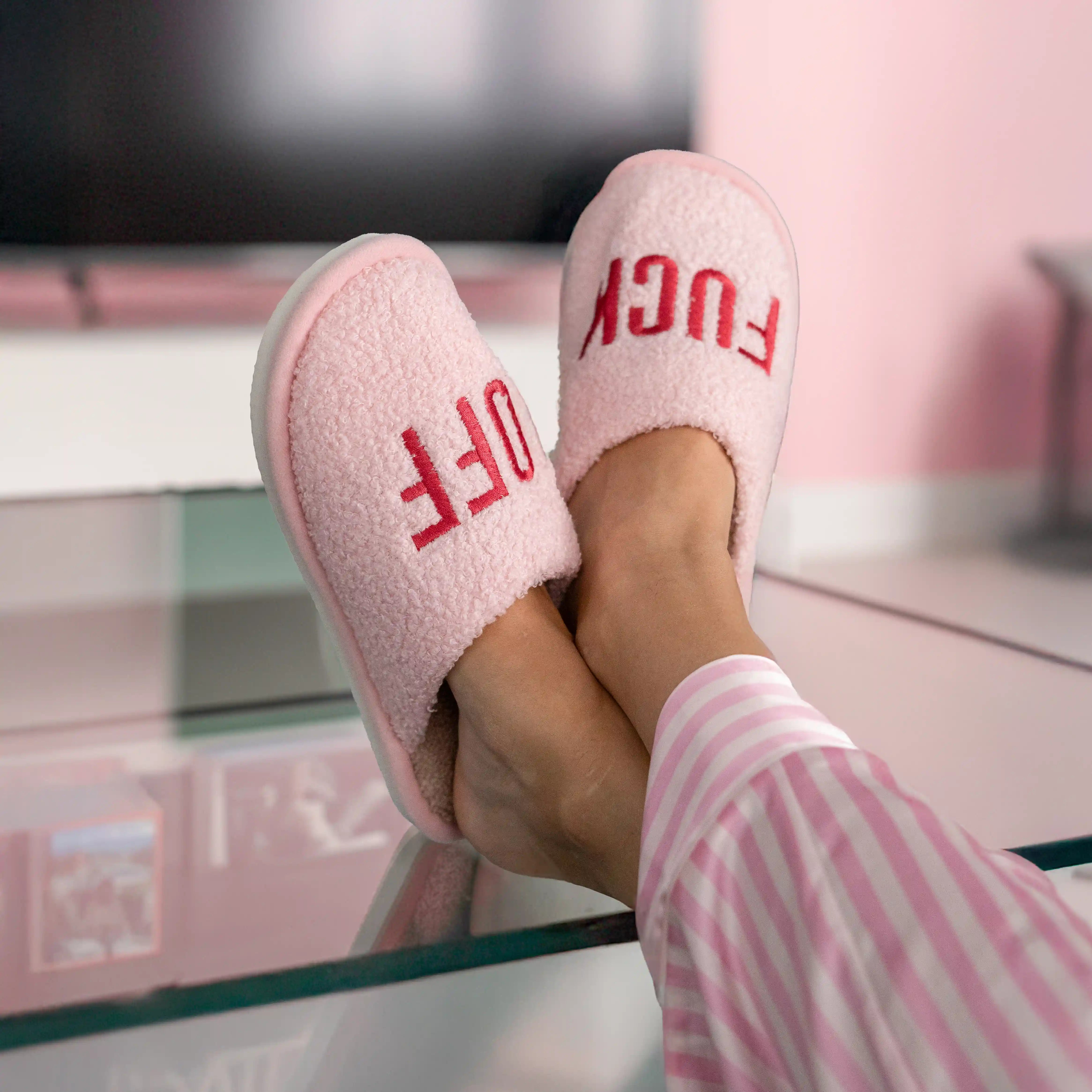 Zapatillas “Fuck off” rosa