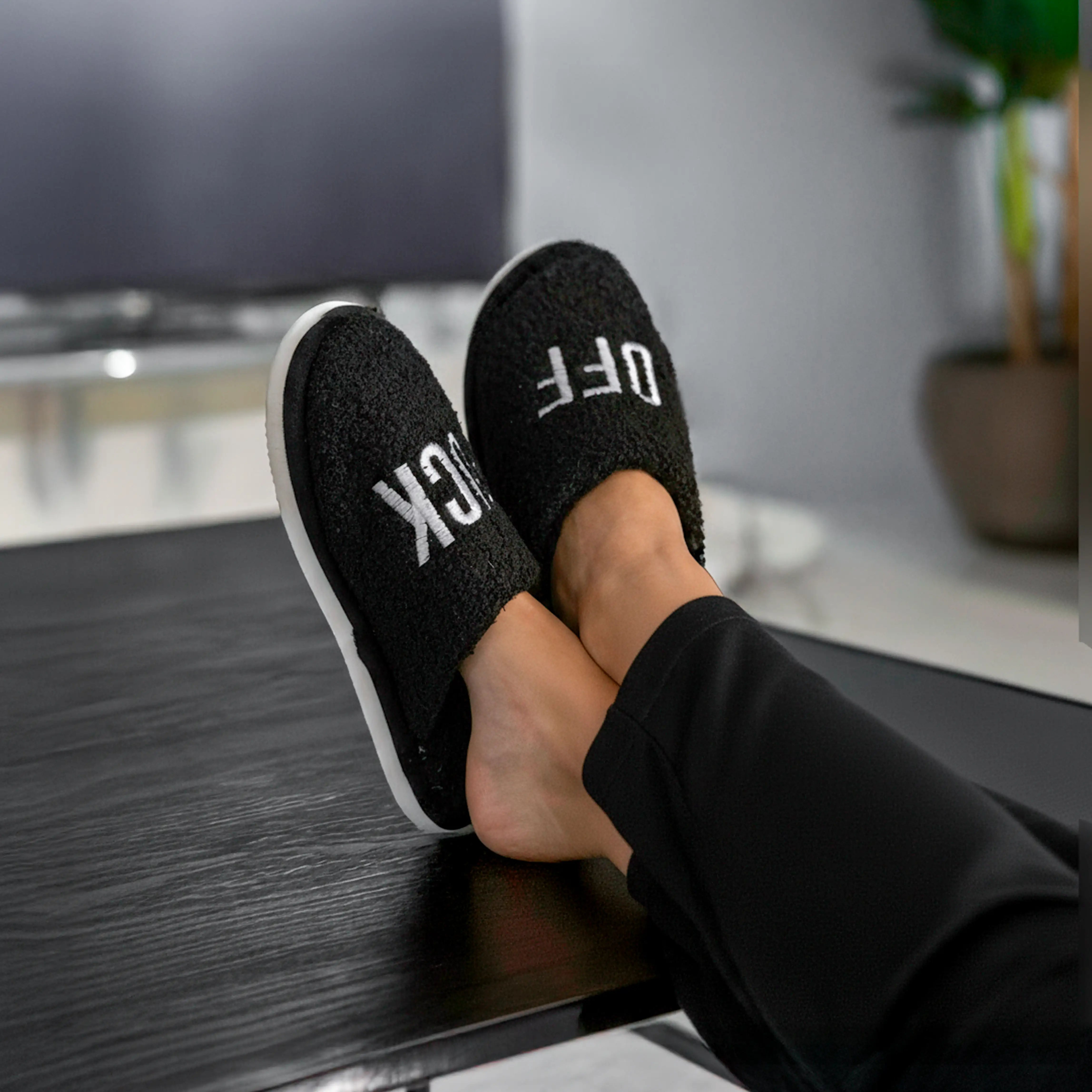 Zapatillas “Fuck off” negro