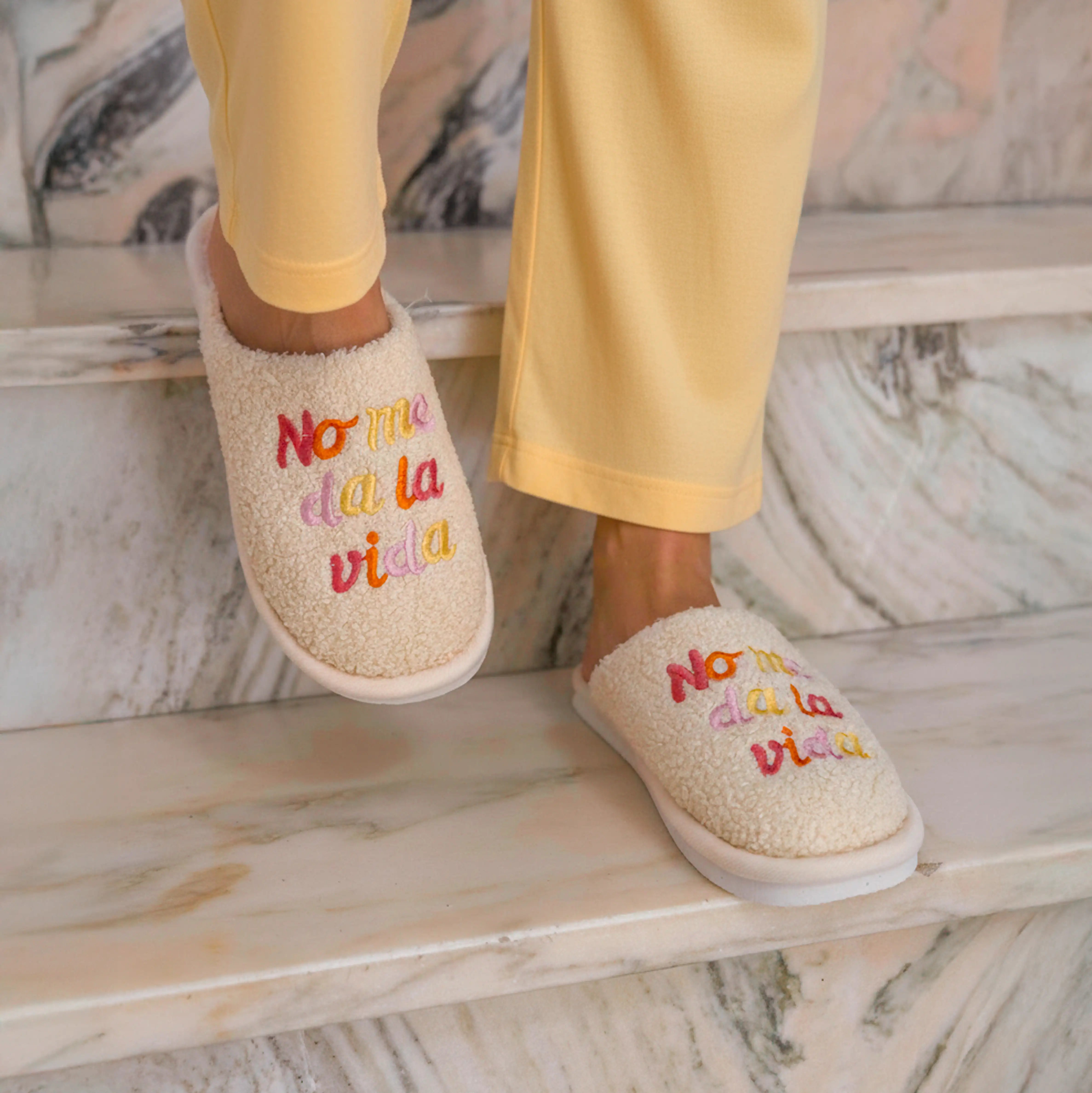 Zapatillas “No me da la vida” beige