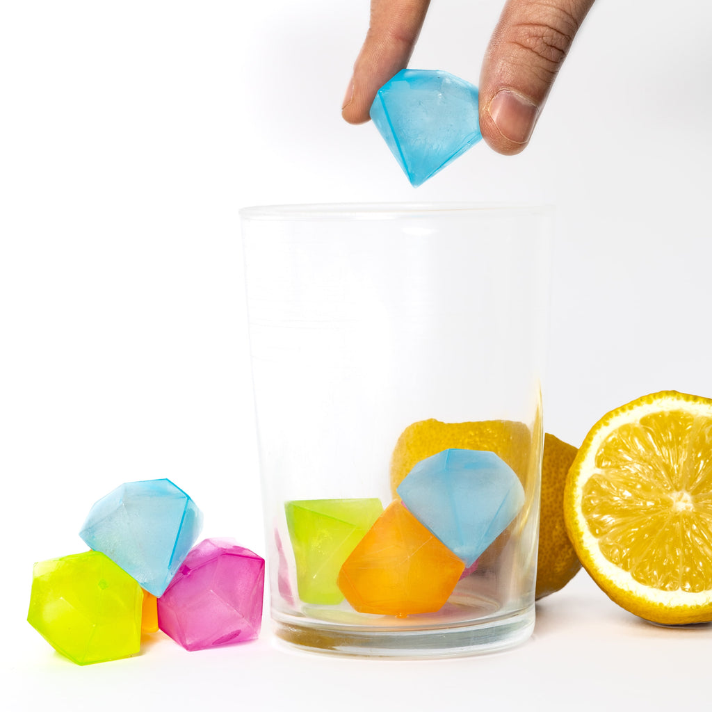 Fisura – Cubitos de hielo reutilizables con forma de cubo. 24 unidades de hielos  reutilizables. Cubitos de hielo de plástico para fiestas.